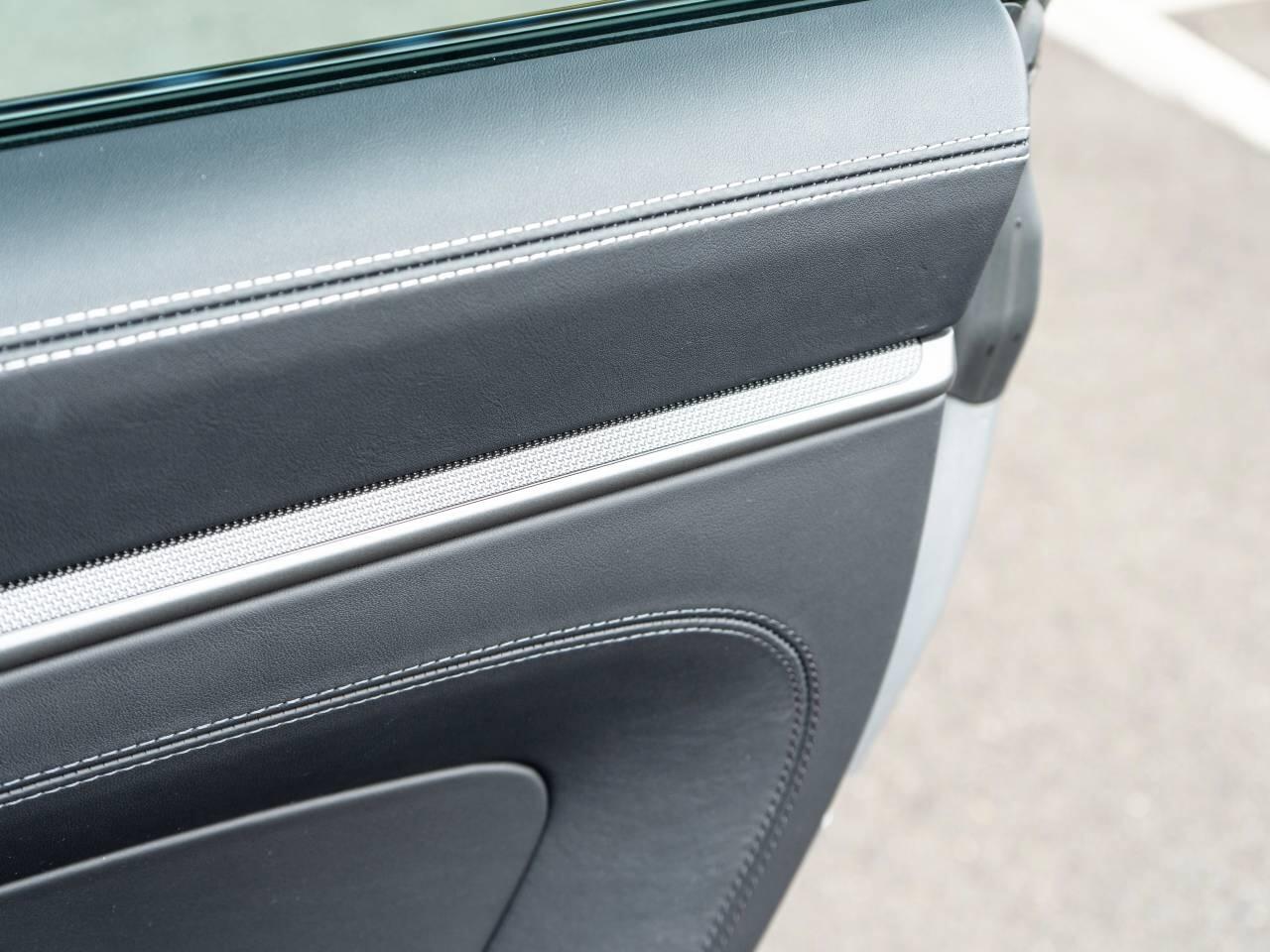 Porsche 911 view 34