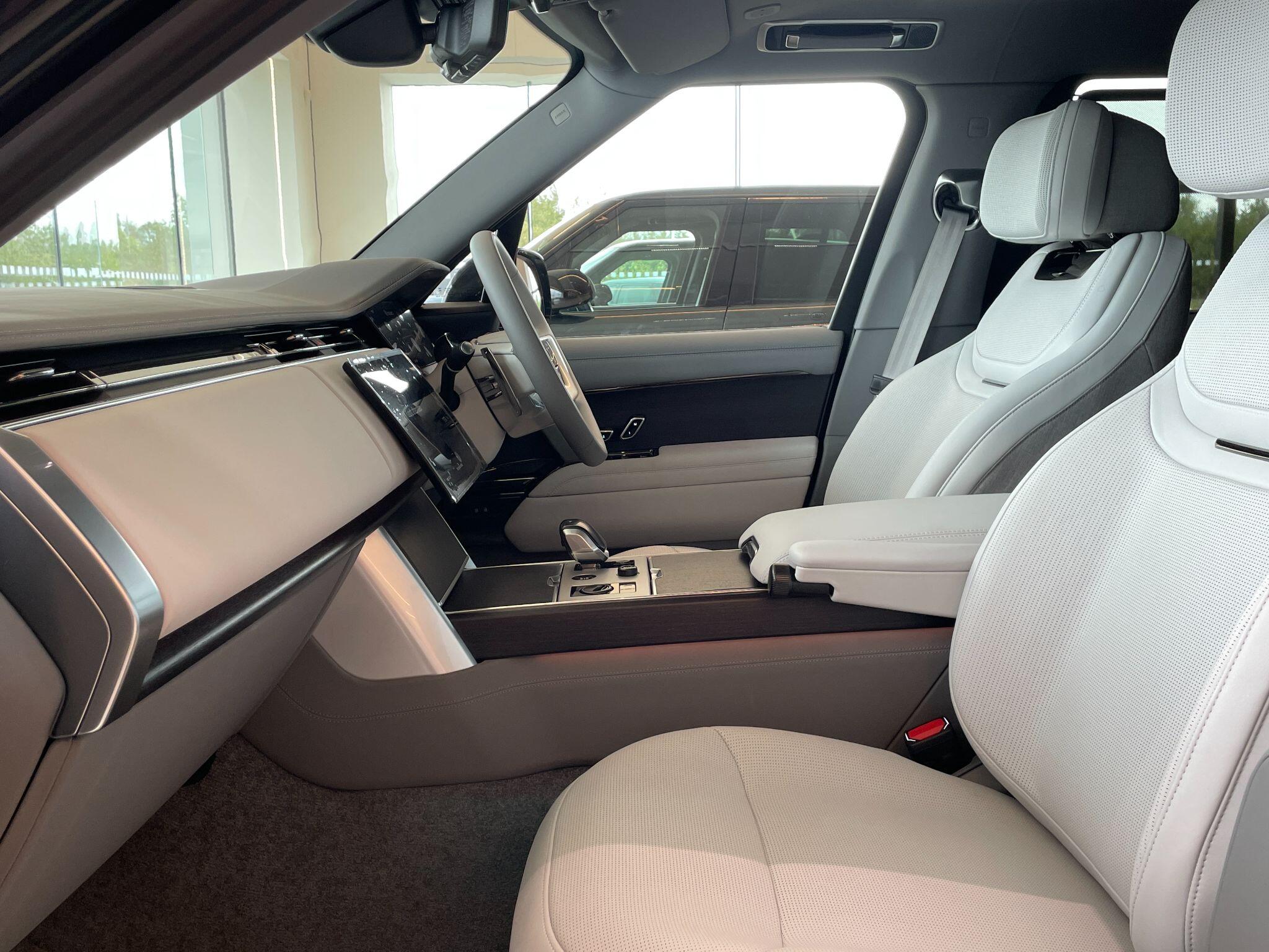 Land Rover Range Rover view 30