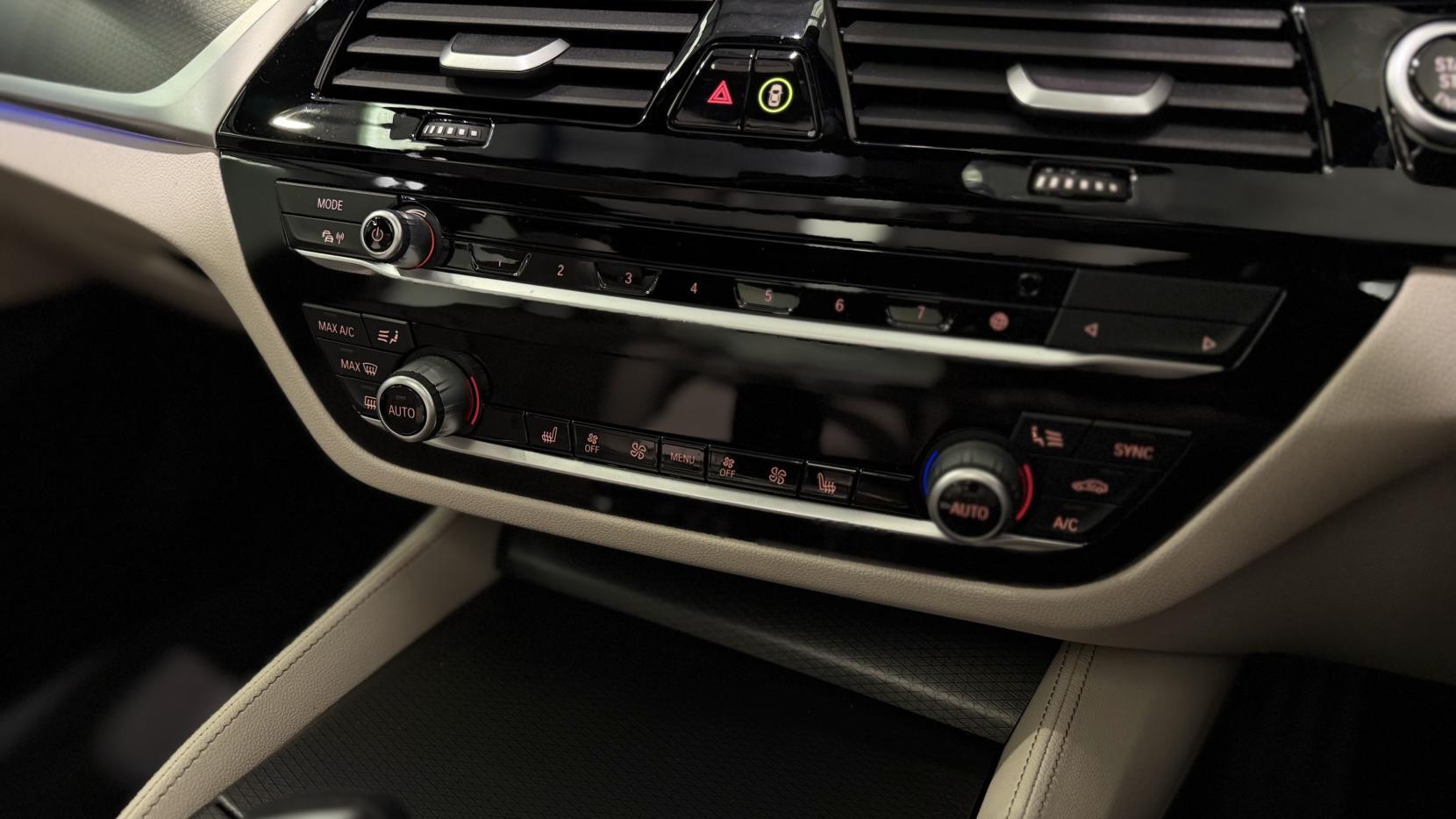 BMW 5 Series view 21