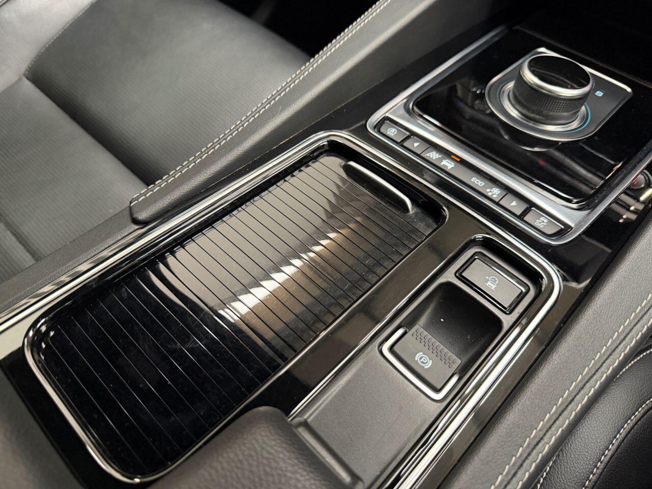 Jaguar F-Pace view 50