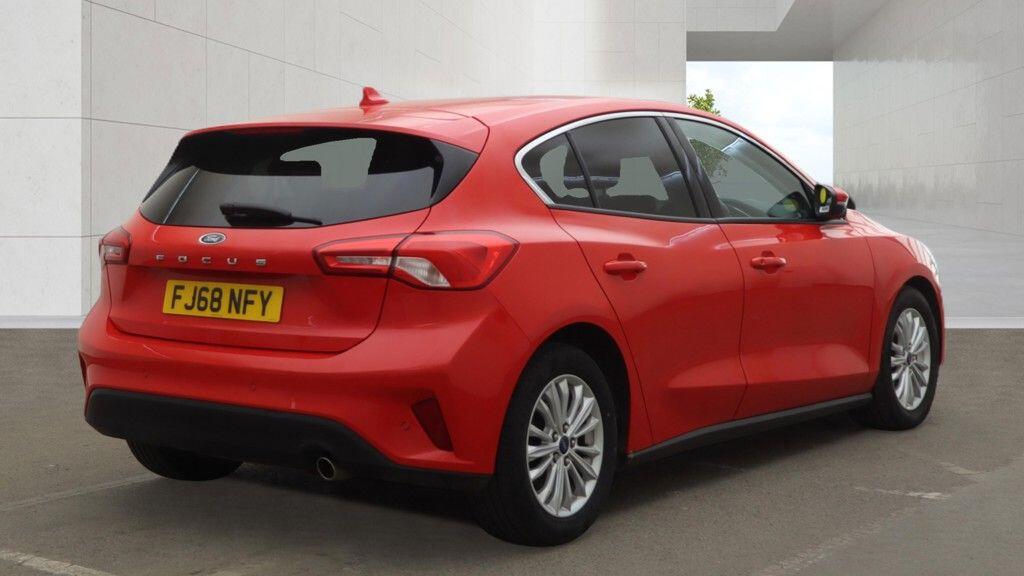 Ford Focus view 10