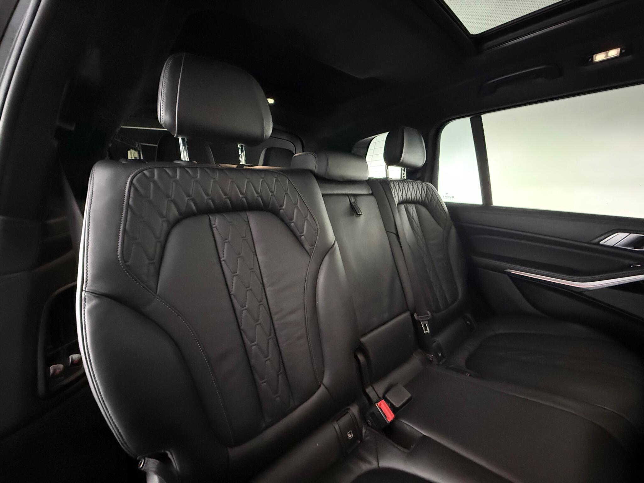 BMW X7 view 44