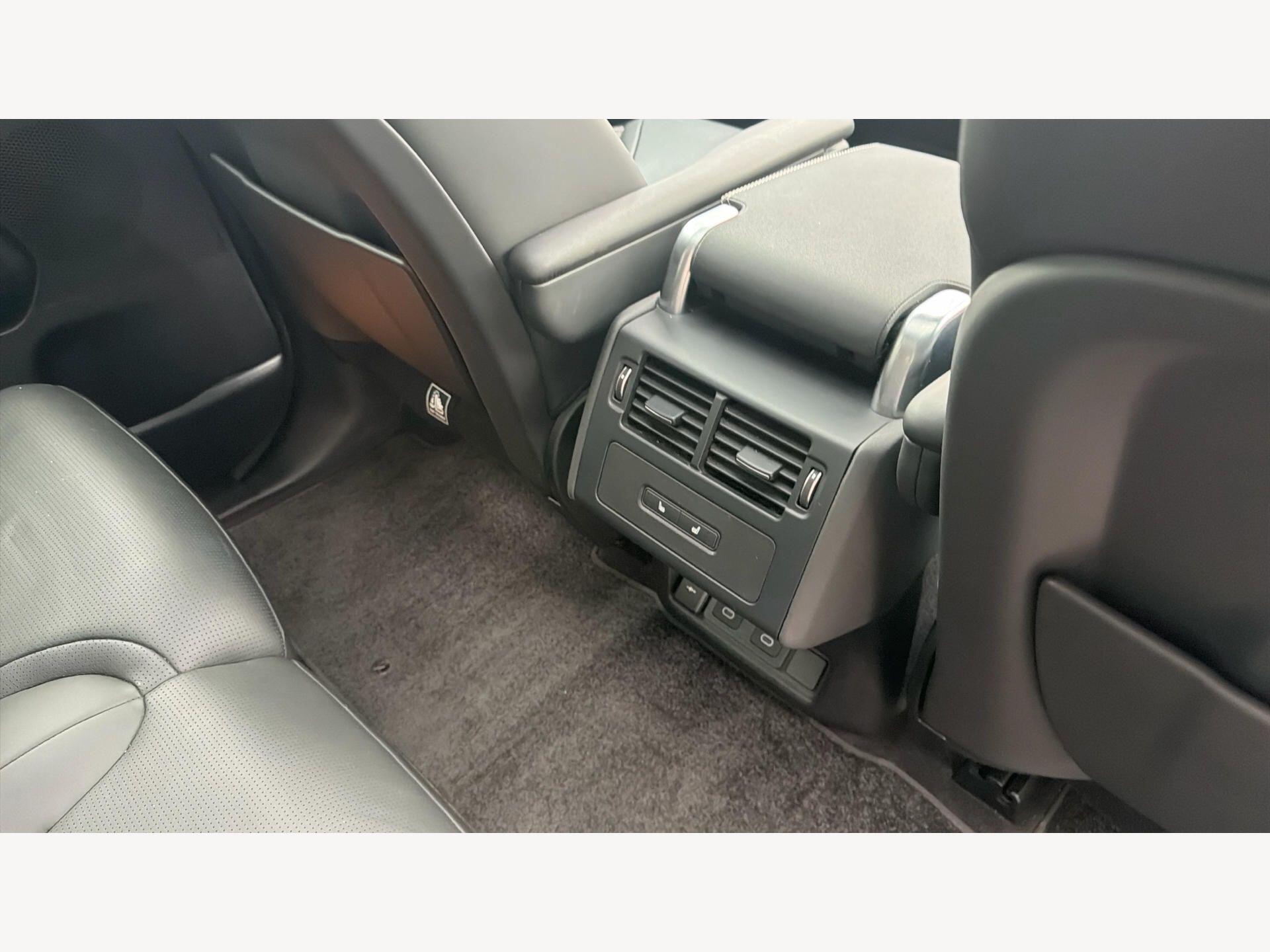 Land Rover Discovery view 22