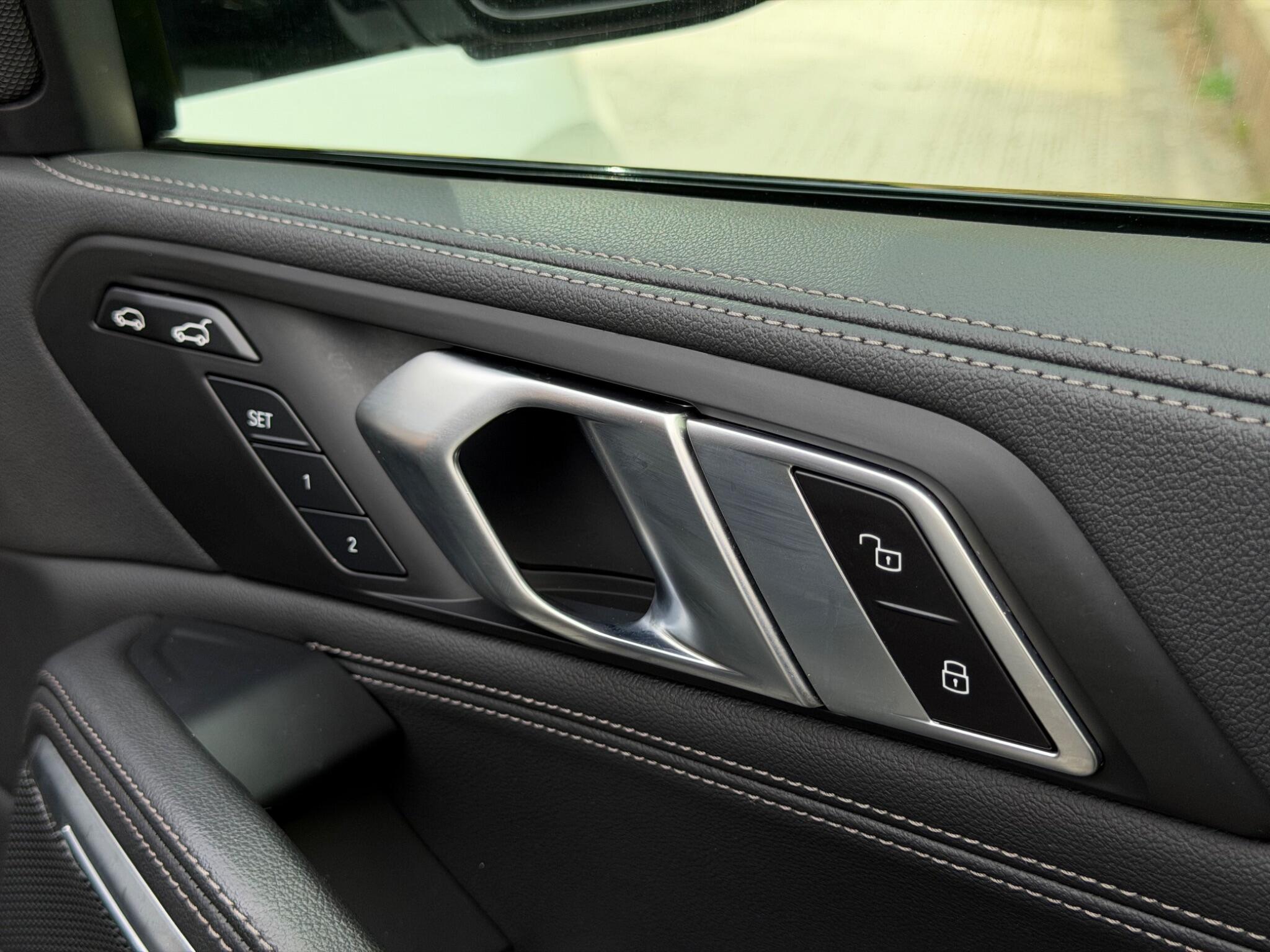 BMW X6 view 23