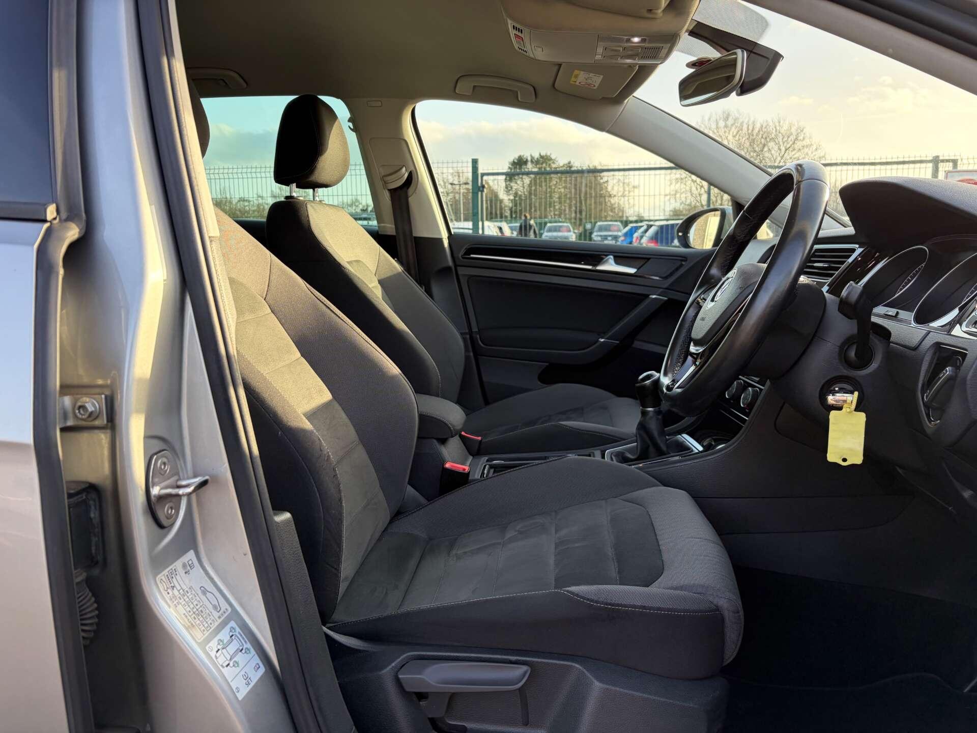 Volkswagen Golf view 37