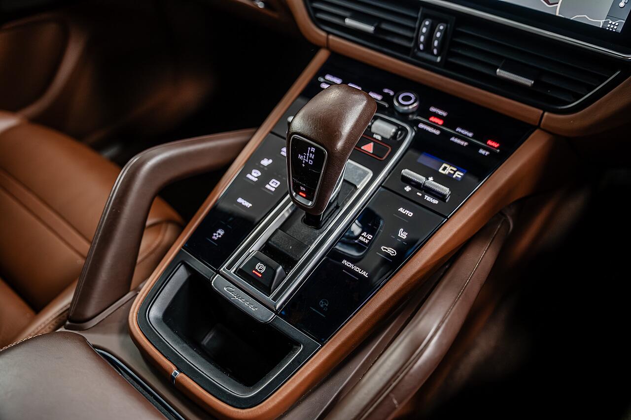Porsche Cayenne view 12