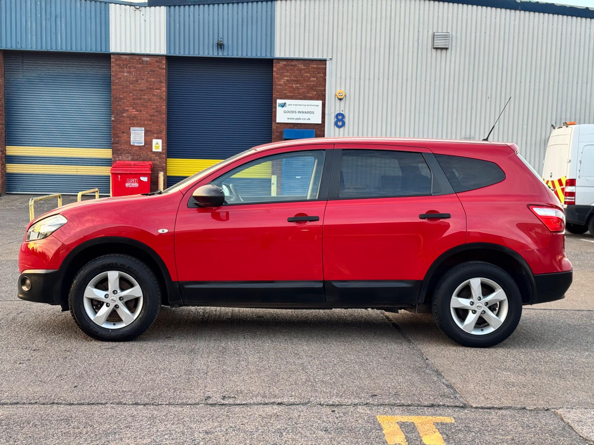 Nissan Qashqai+2 view 9