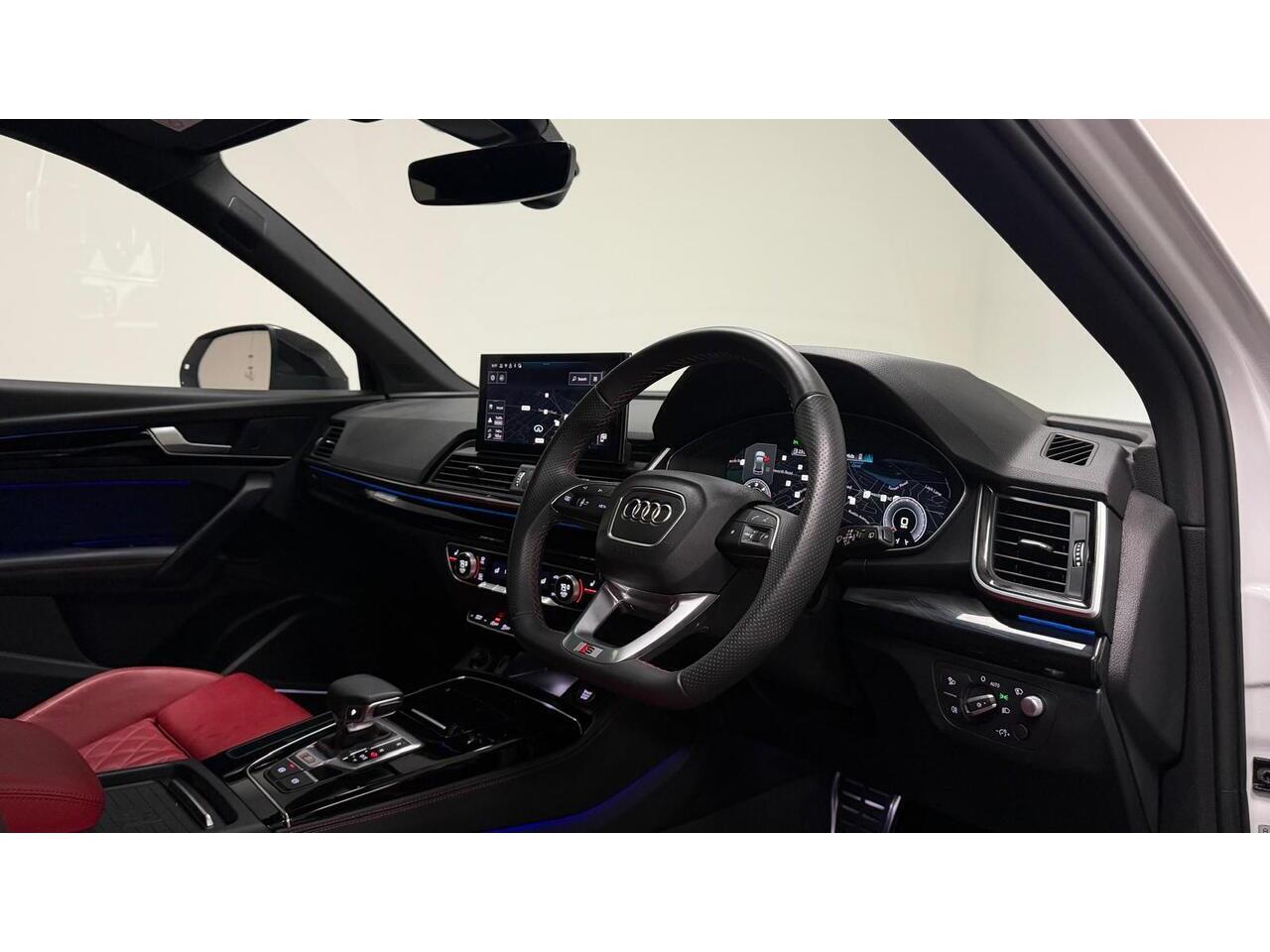 Audi SQ5 view 16