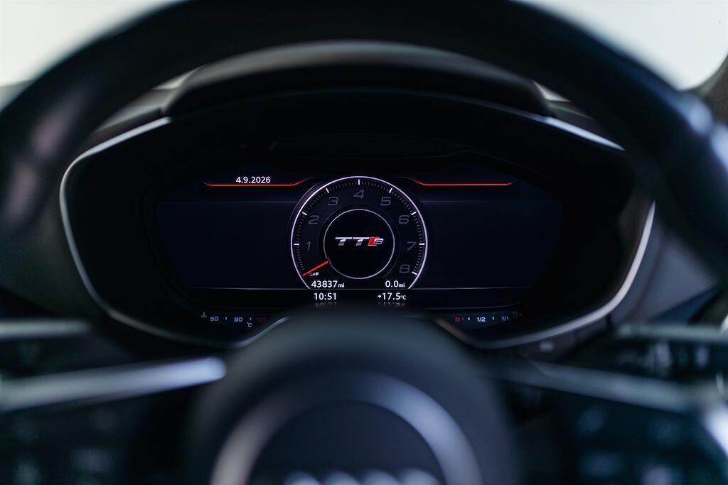 Audi TTS view 16