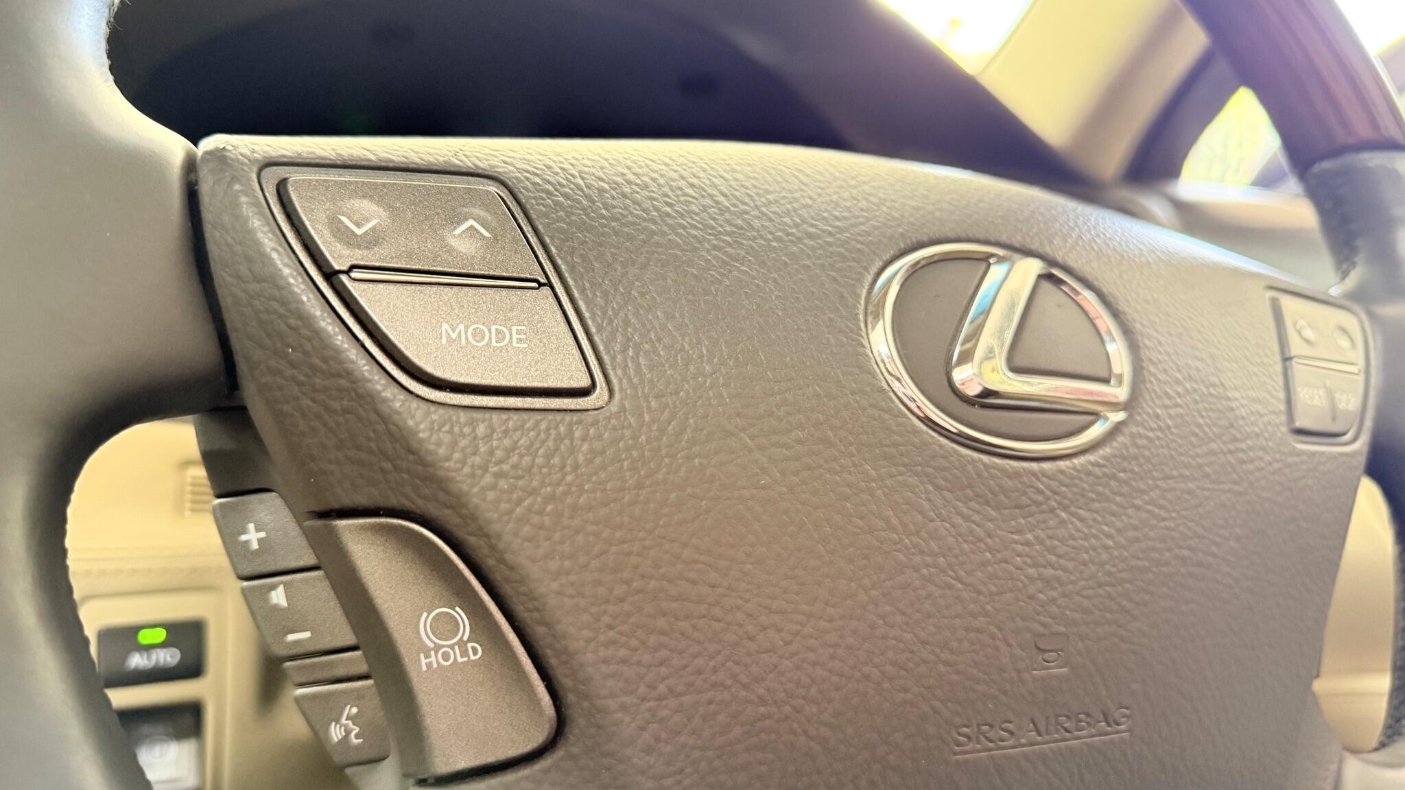 Lexus LS view 21