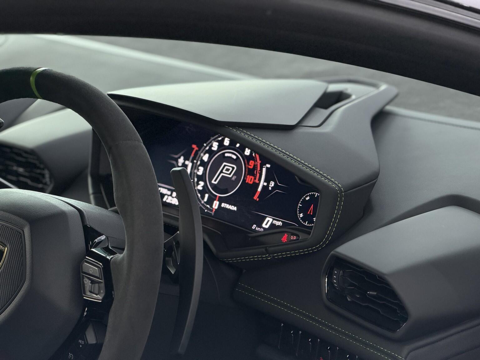 Lamborghini Huracan view 48