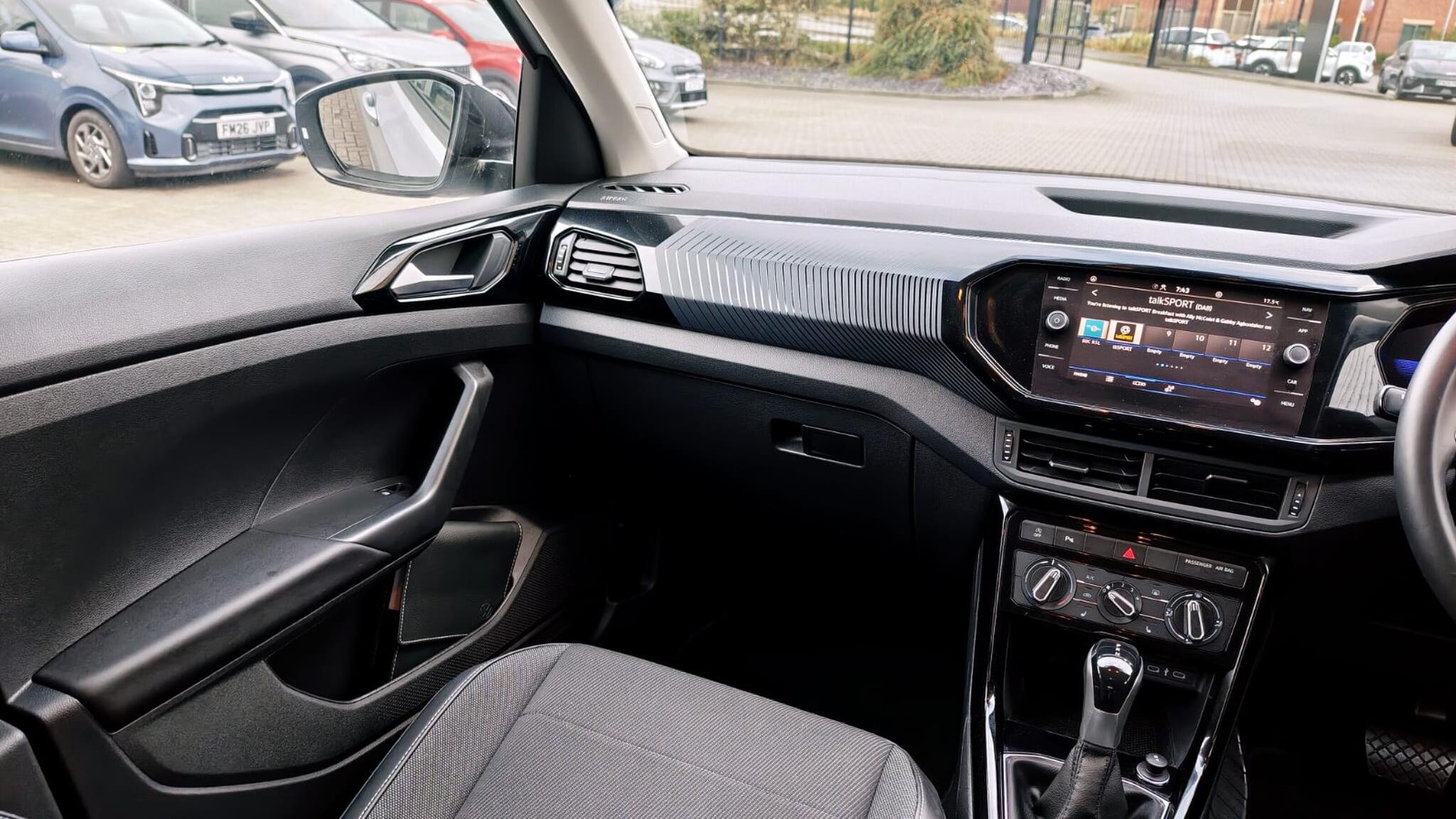 Volkswagen T-Cross view 17