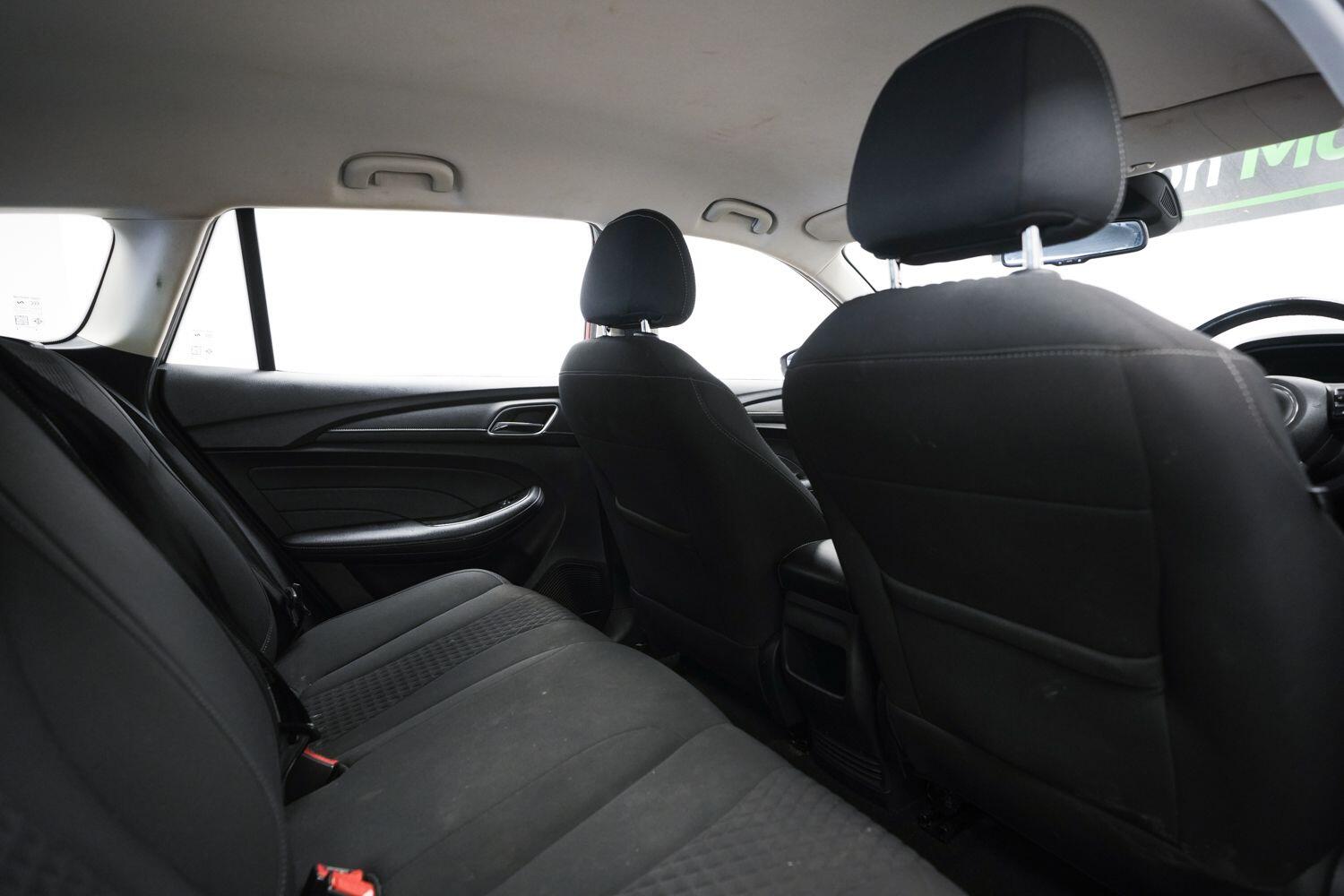 MG MG5 view 12