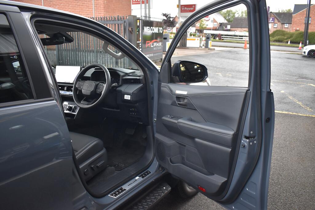 Toyota Hilux view 24