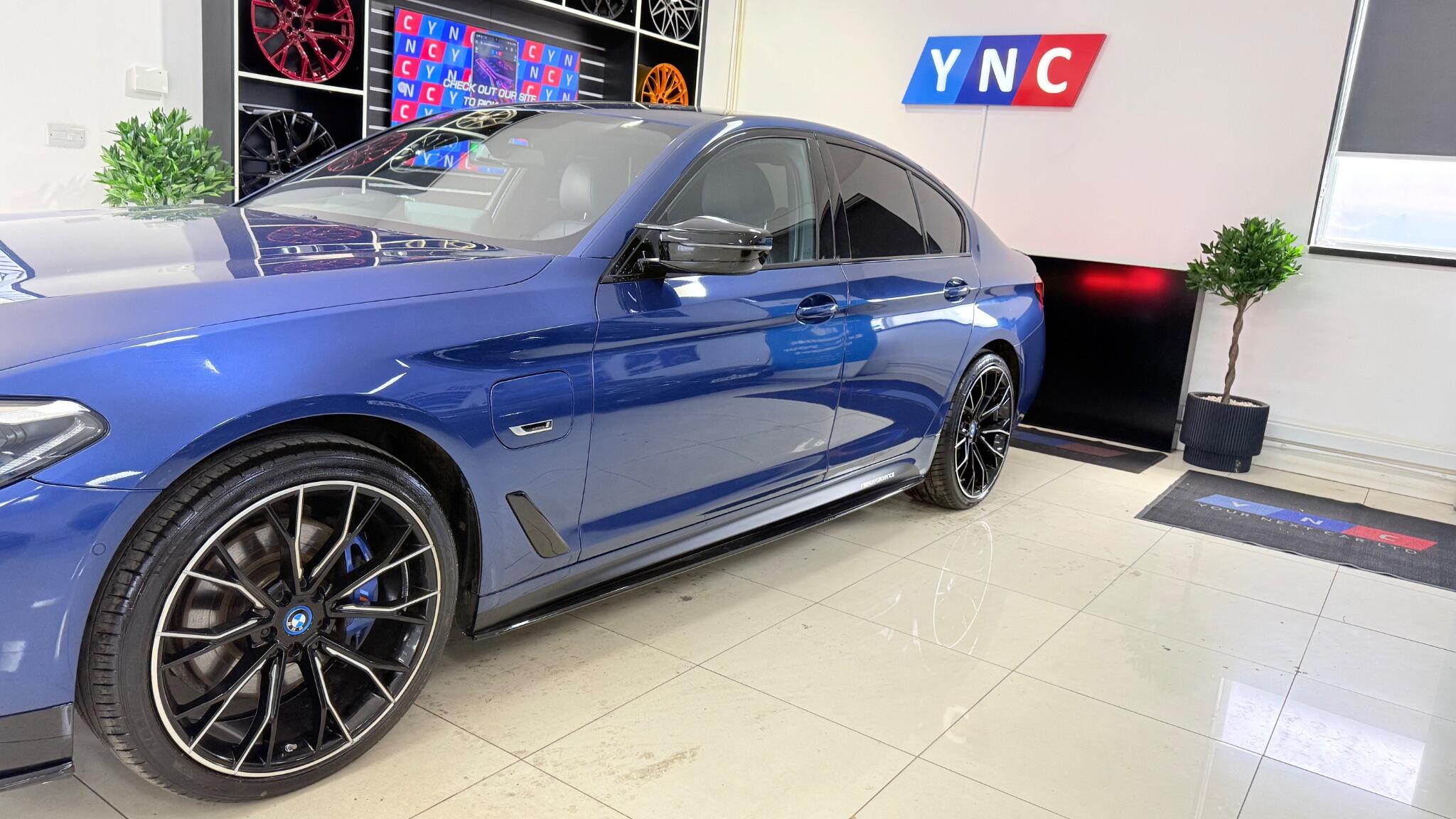 BMW 5 Series view 4