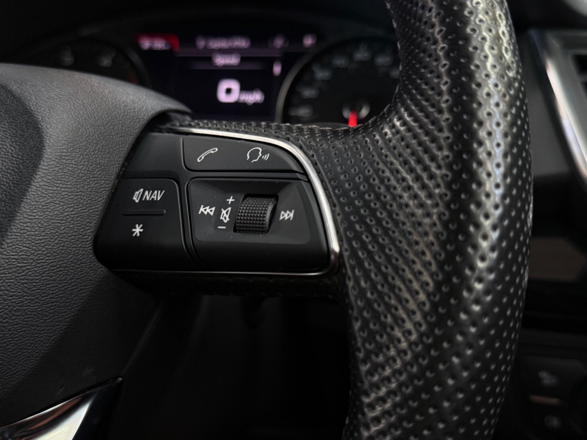 Audi Q5 view 15