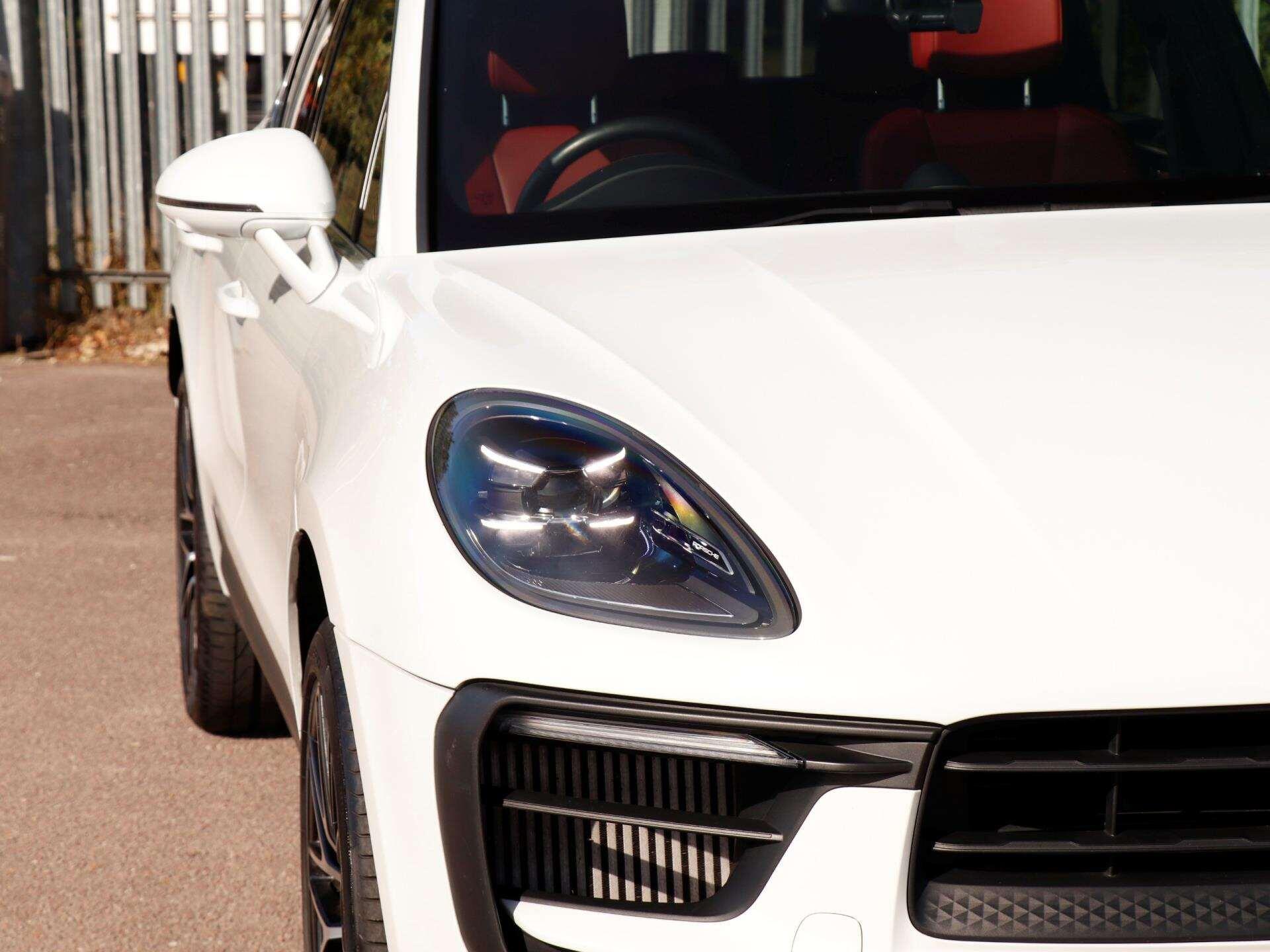 Porsche Macan view 34