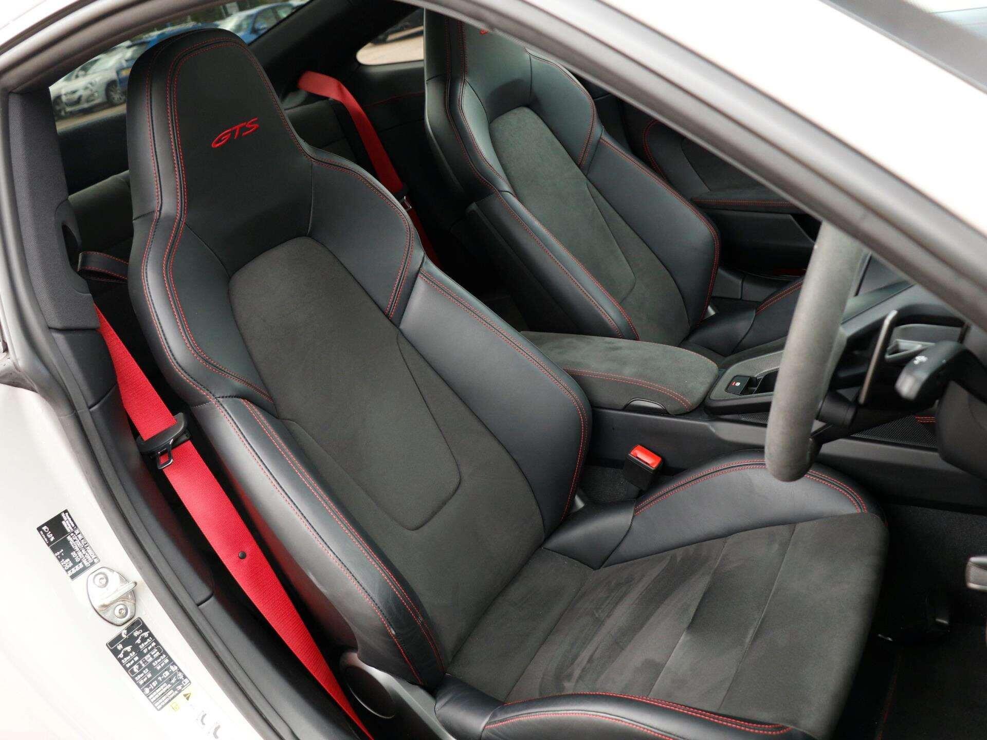 Porsche 911 view 24
