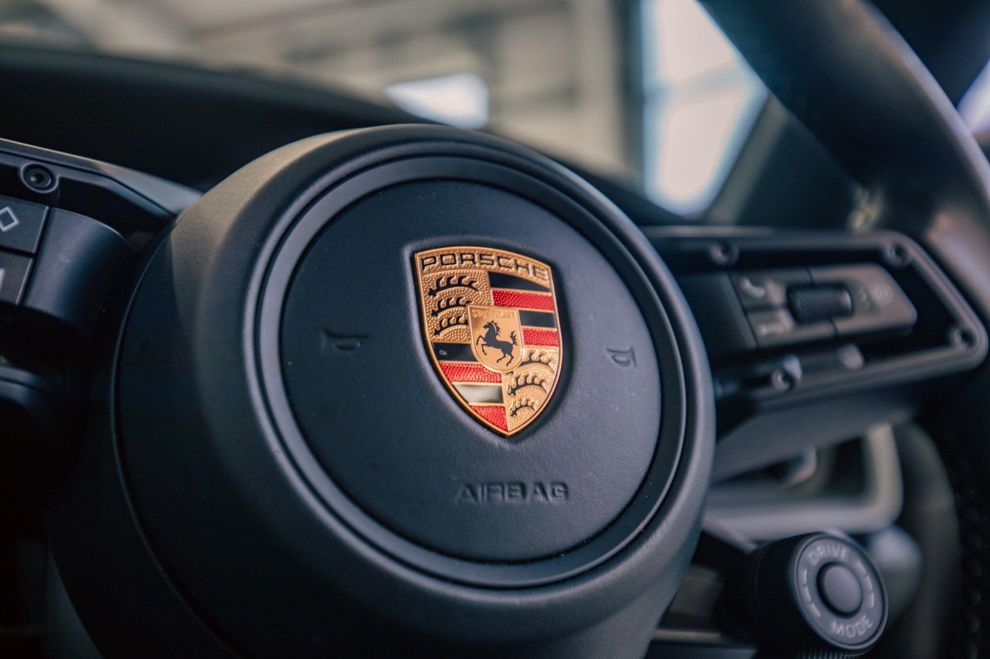Porsche 911 view 21