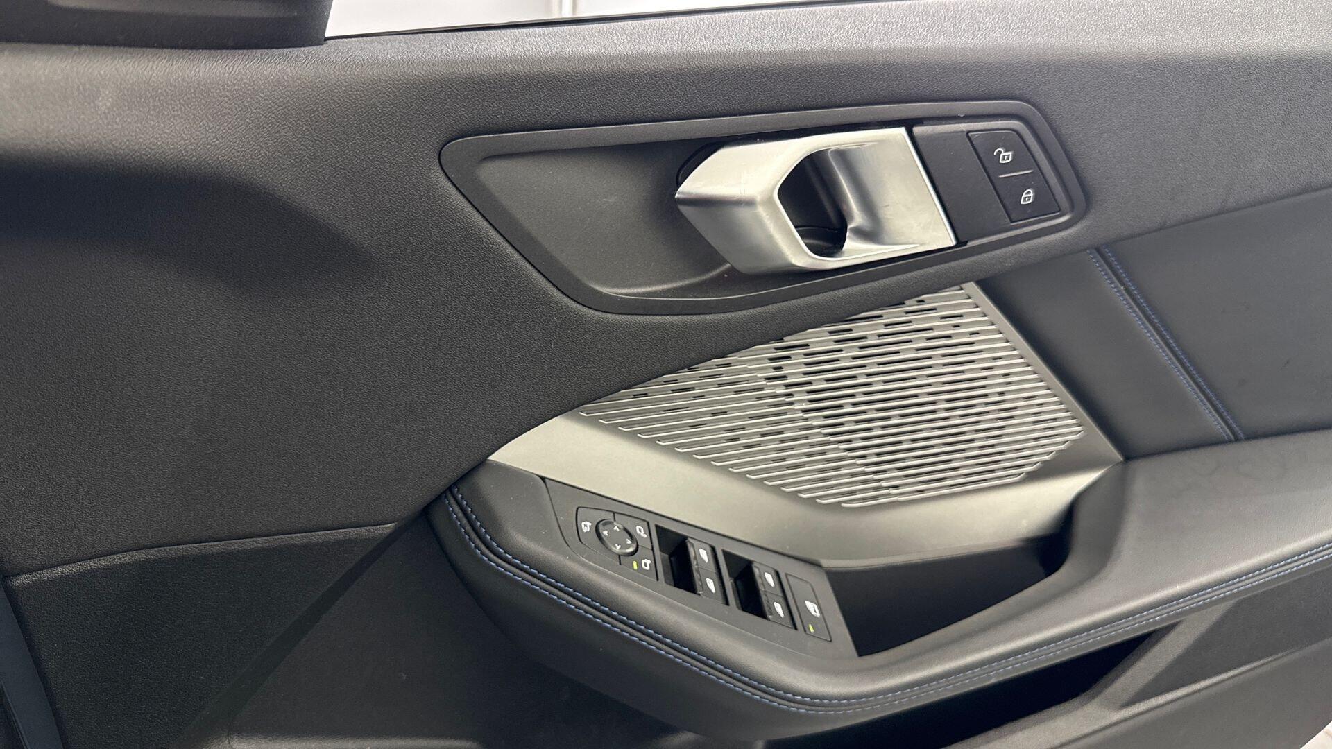 BMW 1 Series view 21