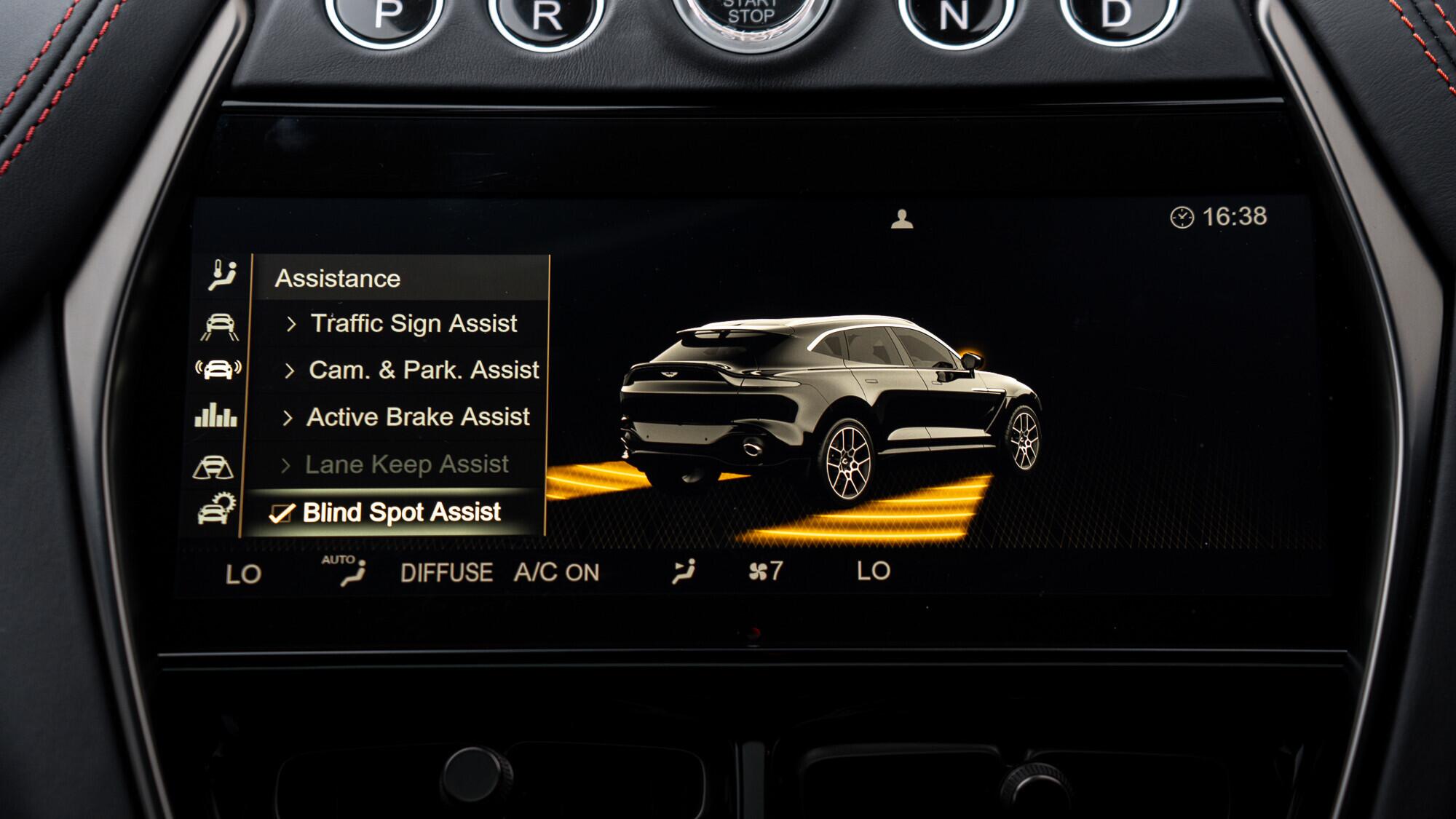 Aston Martin DBX view 33