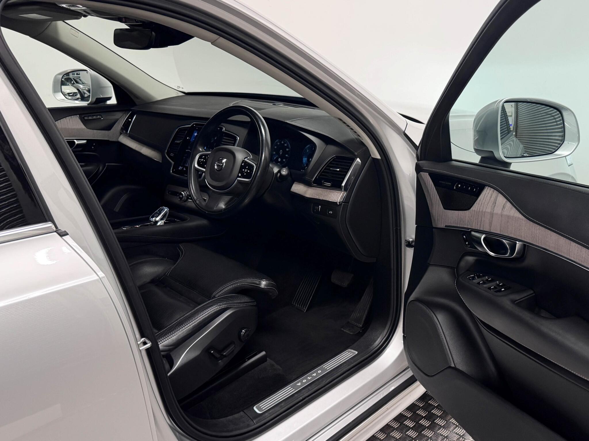 Volvo XC90 view 28
