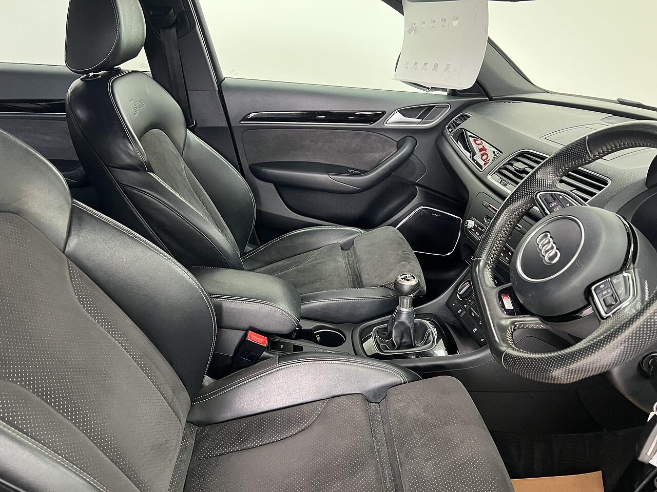 Audi Q3 view 8