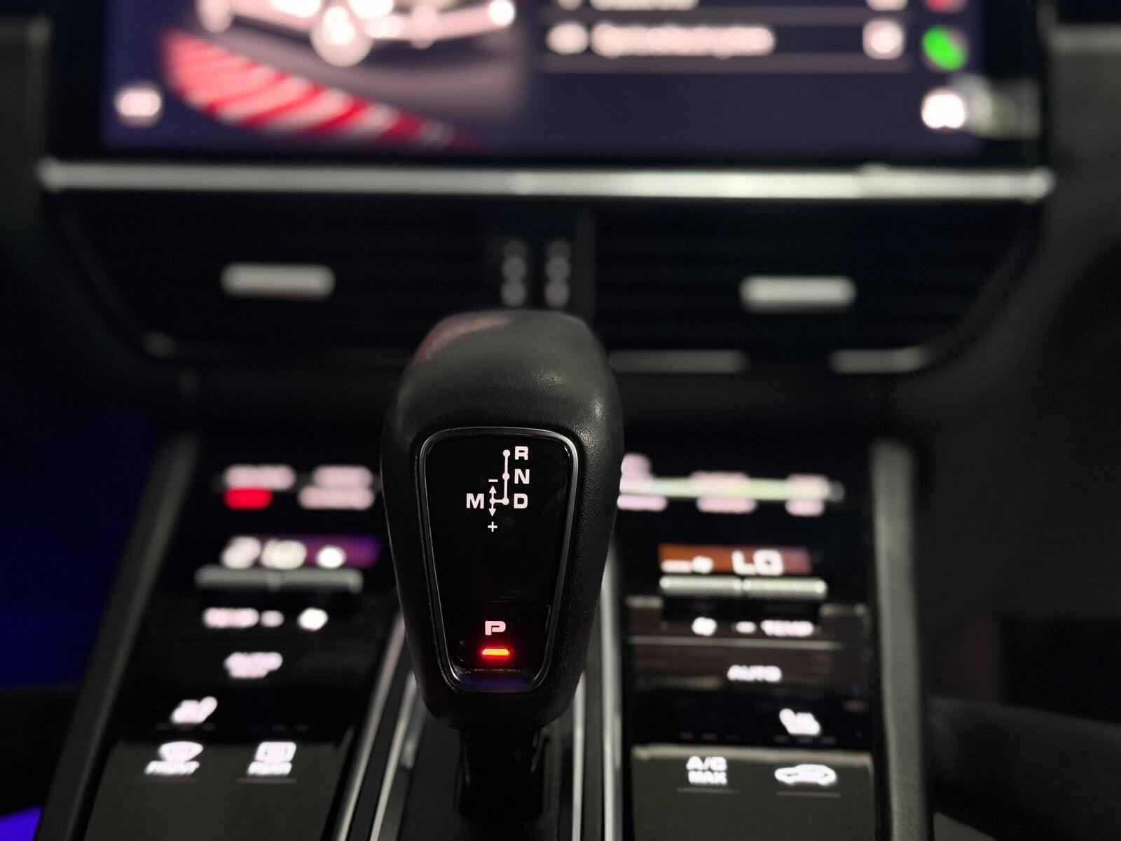 Porsche Cayenne view 22
