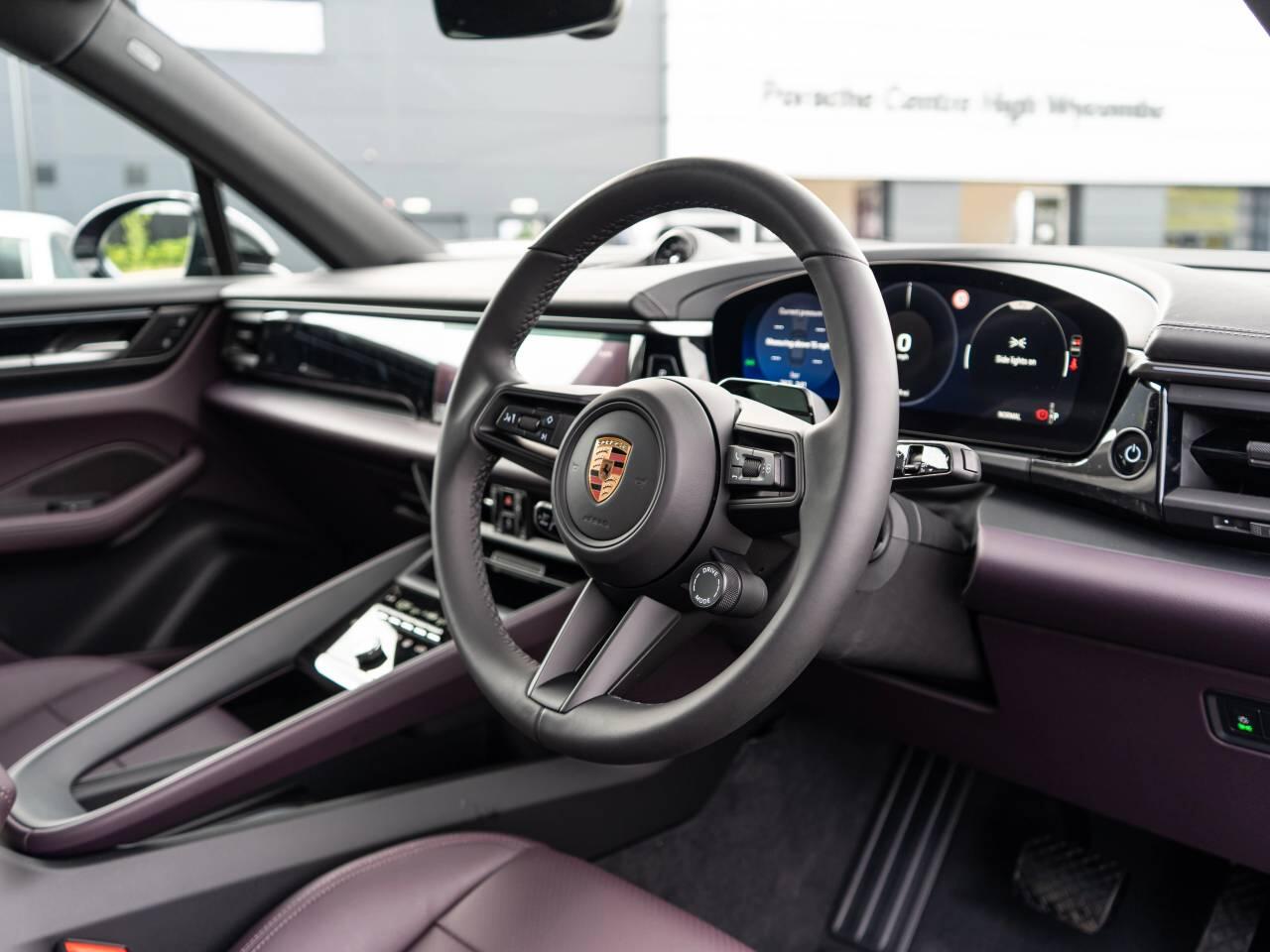 Porsche Macan view 4