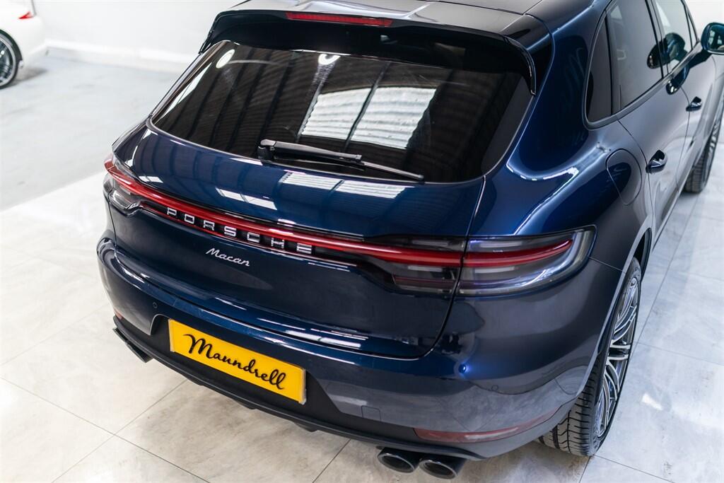 Porsche Macan view 21