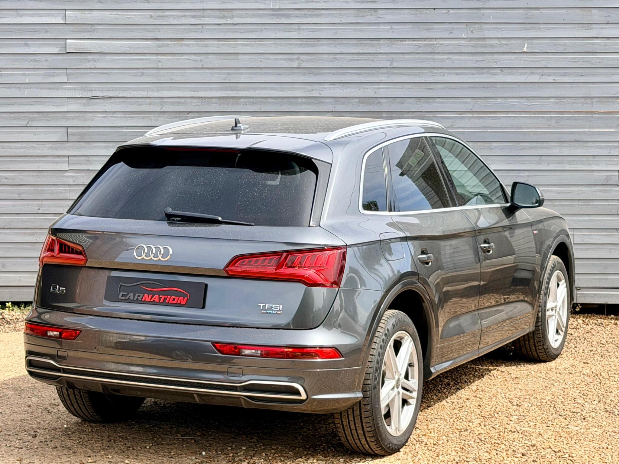 Audi Q5 view 4