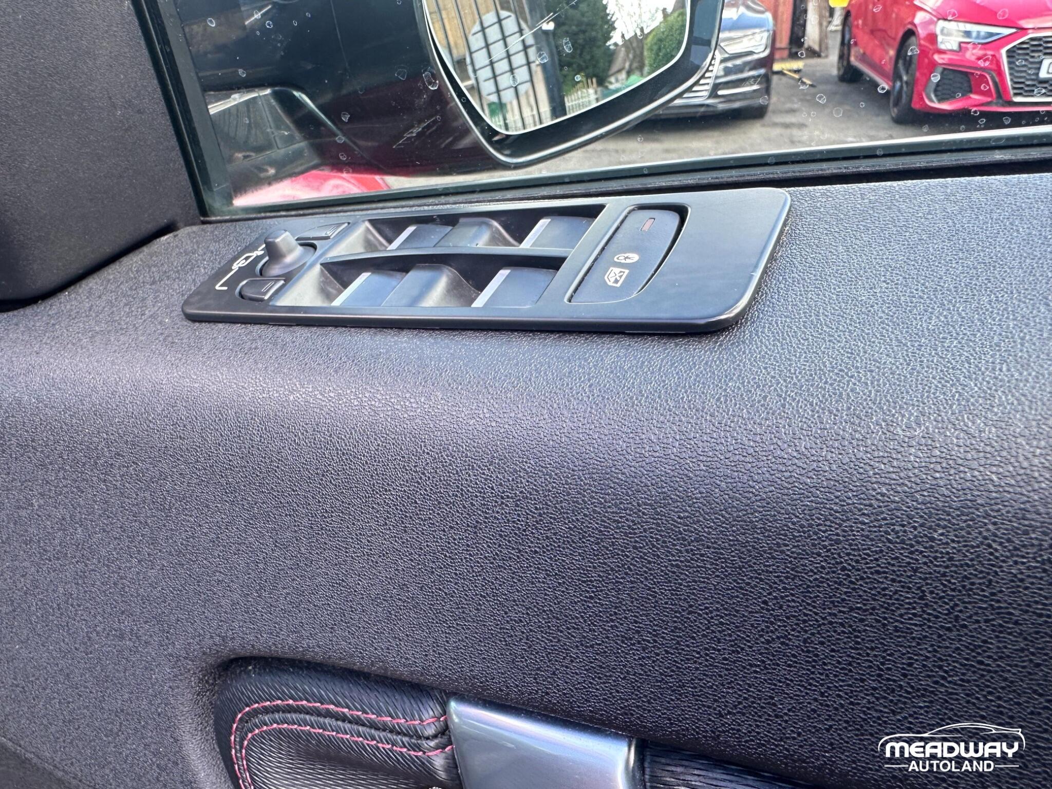 Land Rover Discovery Sport view 25
