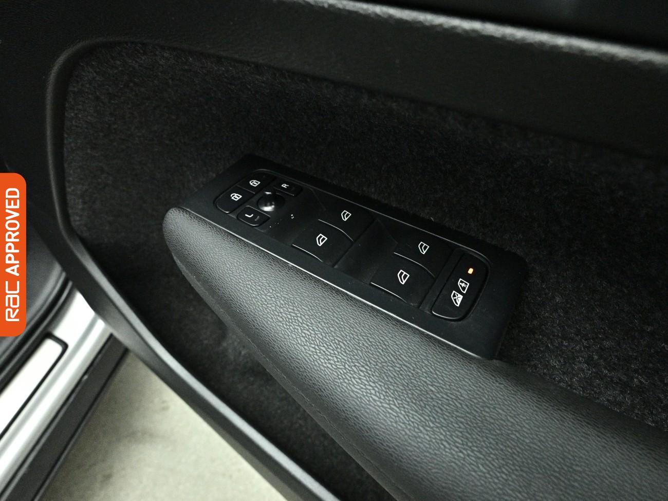 Volvo XC40 view 27