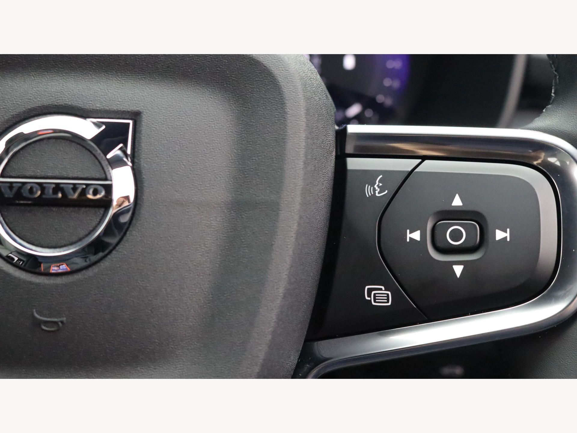 Volvo XC40 view 23