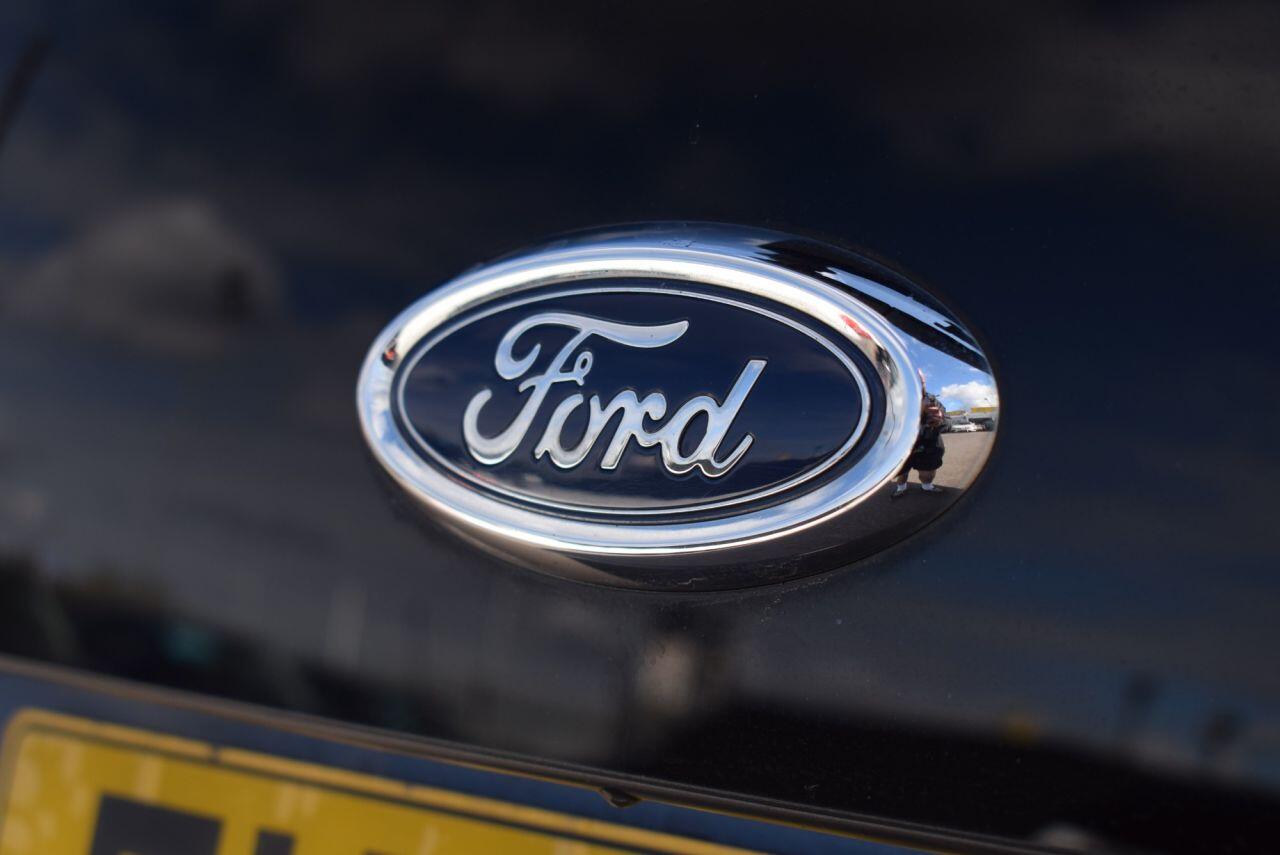 Ford Galaxy view 22
