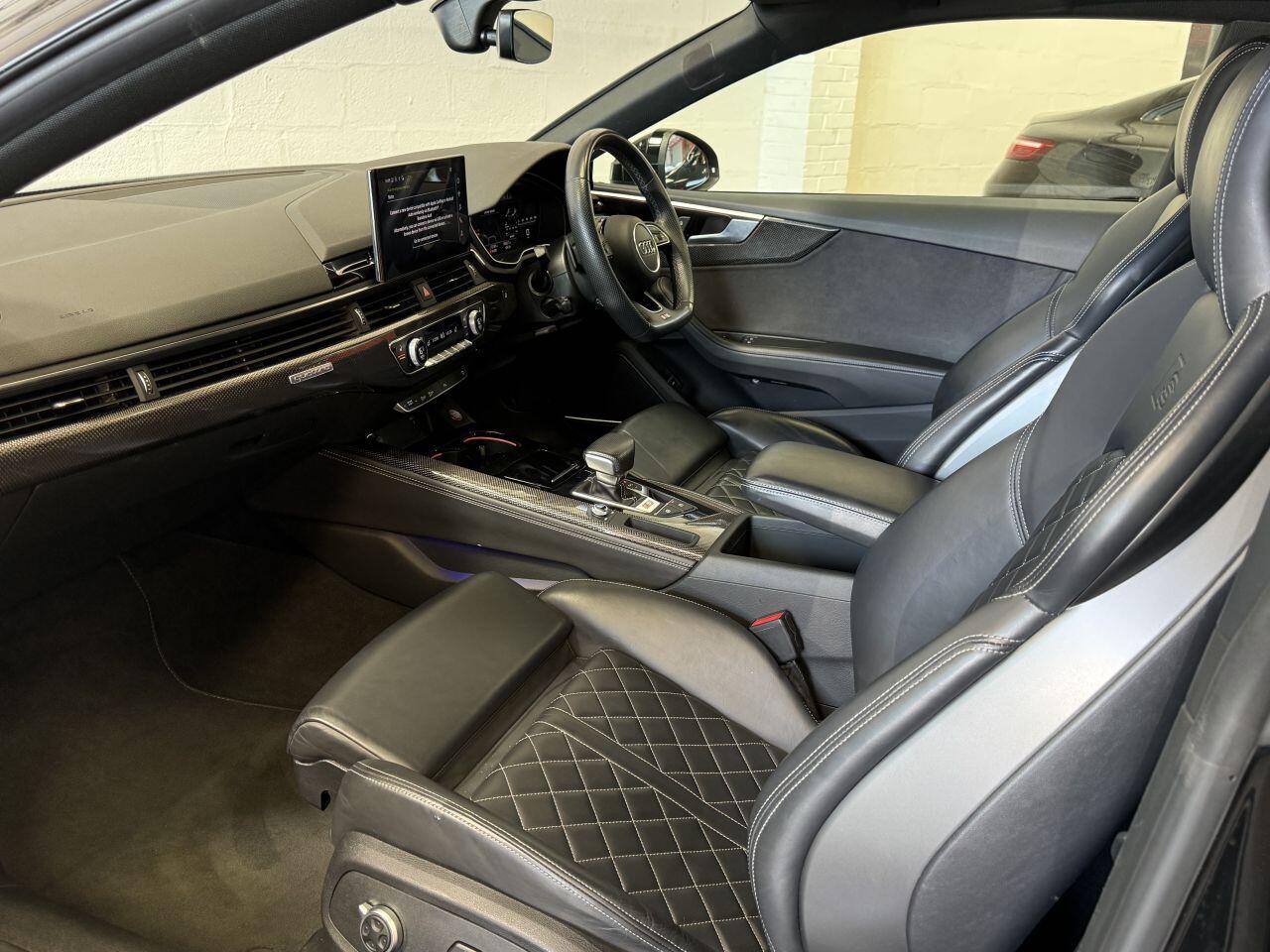 Audi S5 view 60