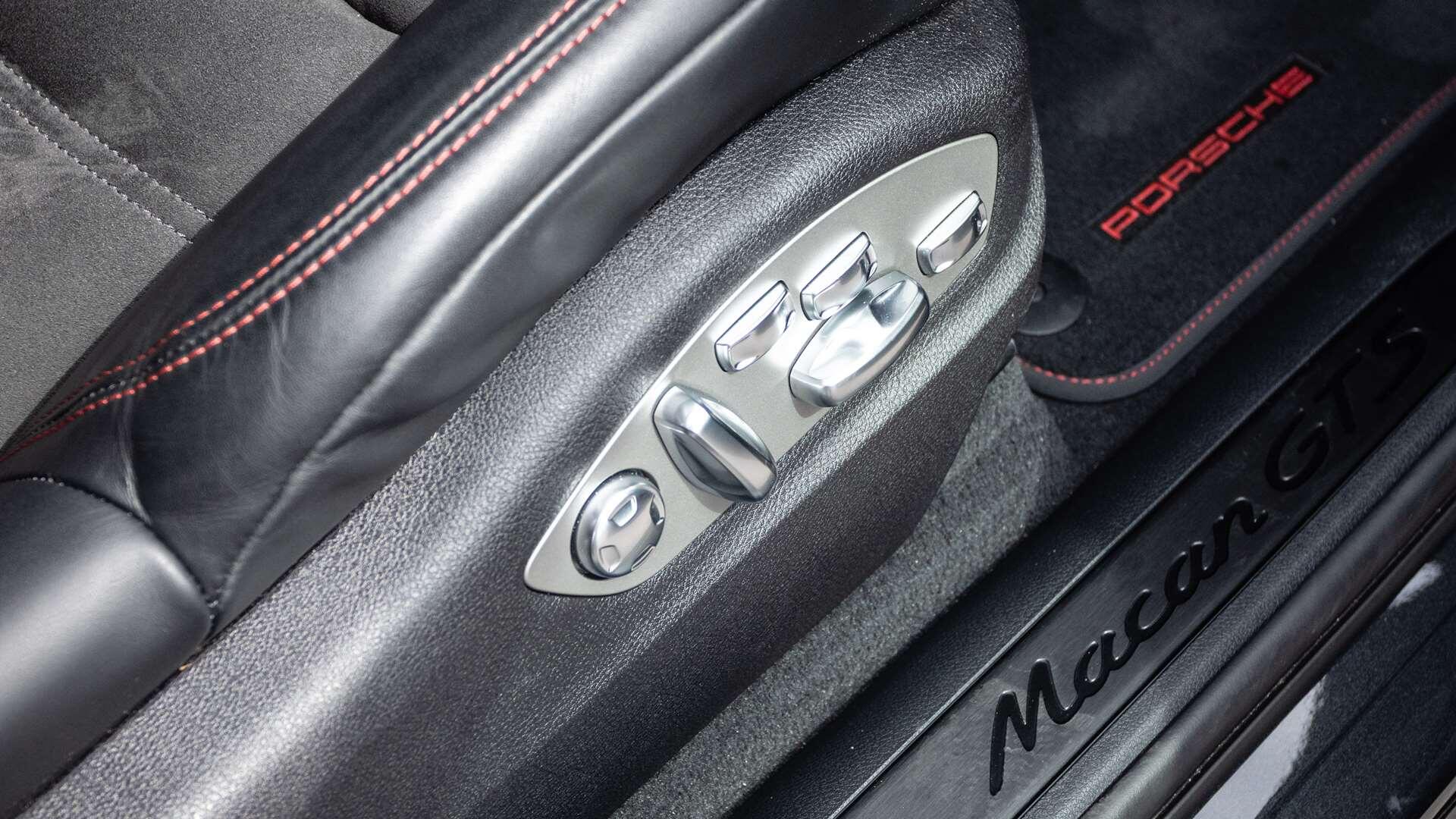Porsche Macan view 24