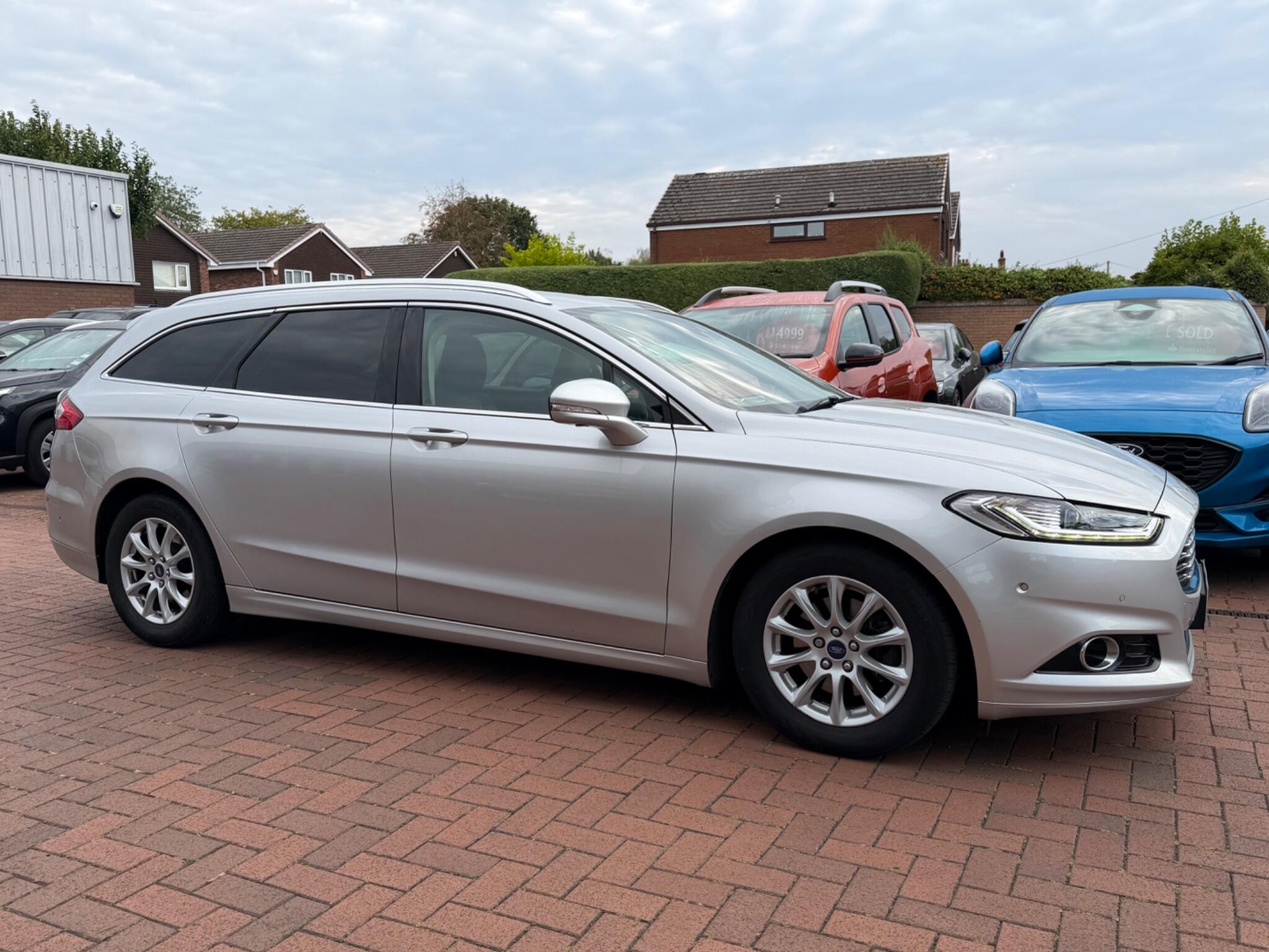 Ford Mondeo view 27