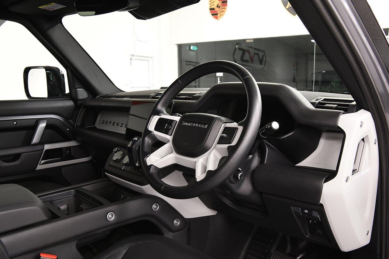 Land Rover Defender view 4