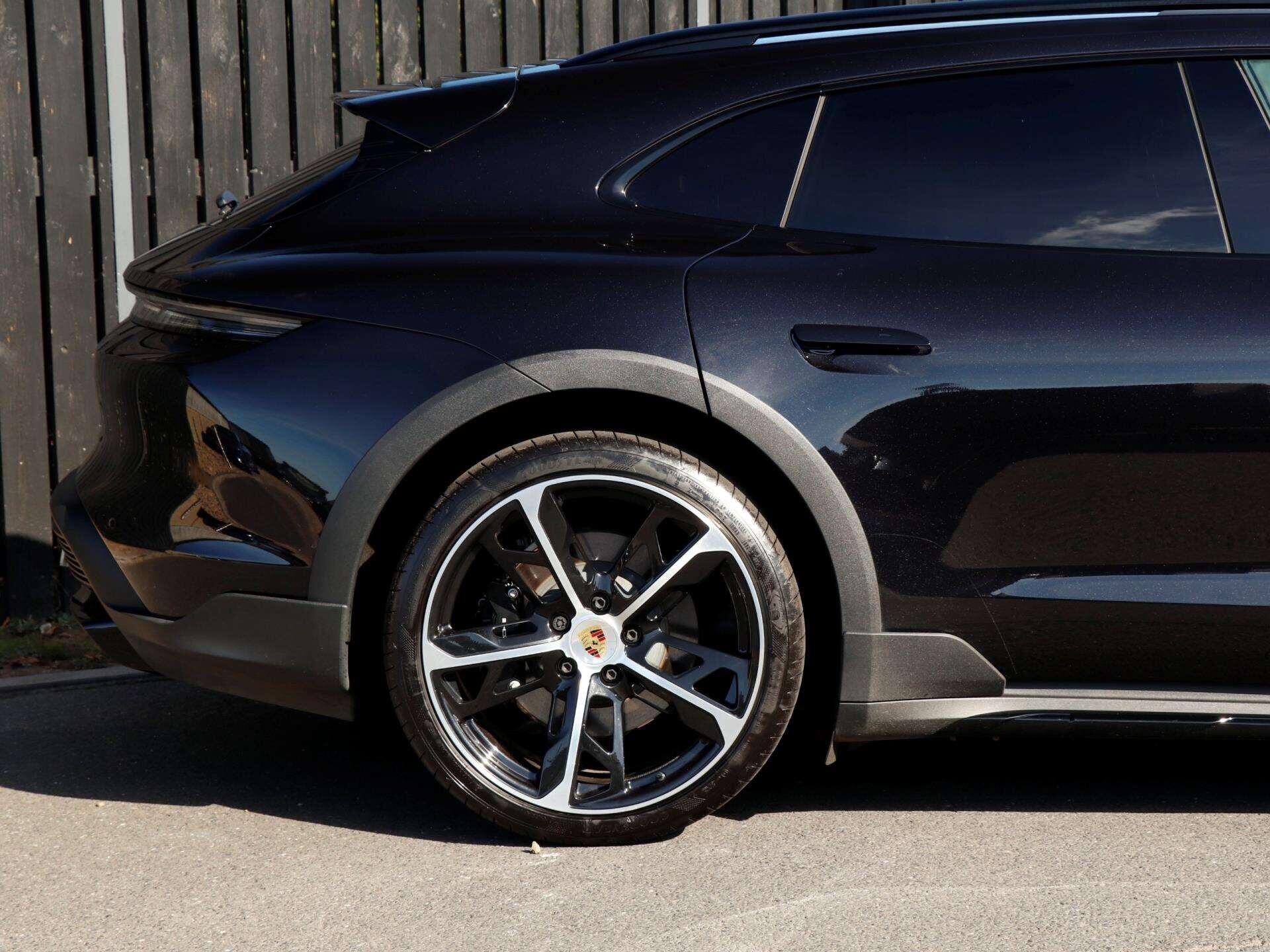 Porsche Taycan view 32