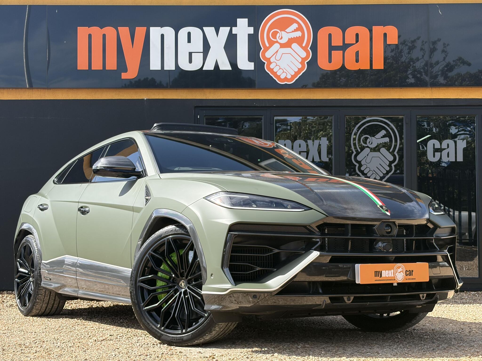 Lamborghini Urus main image