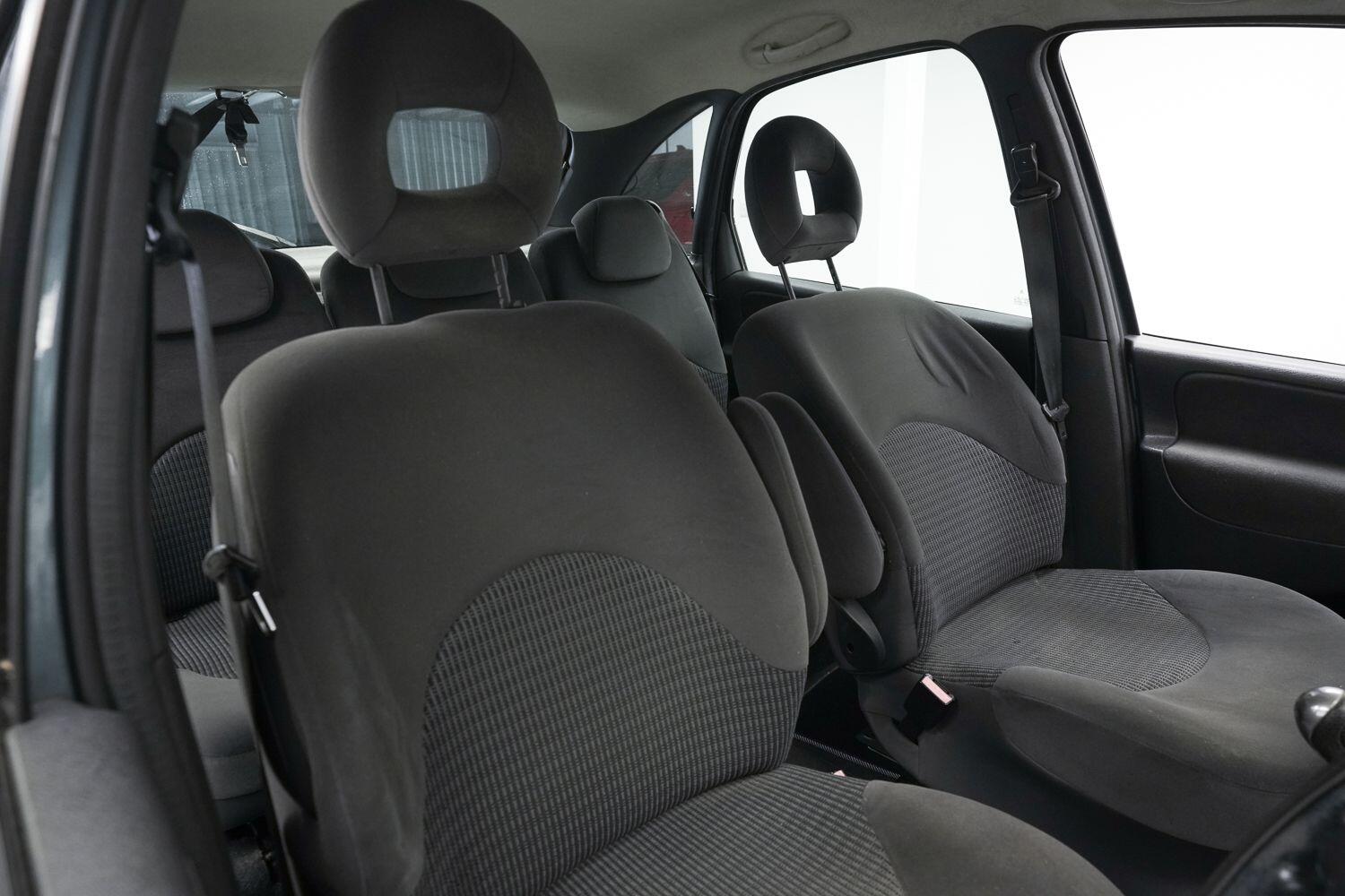 Citroen Xsara Picasso view 10