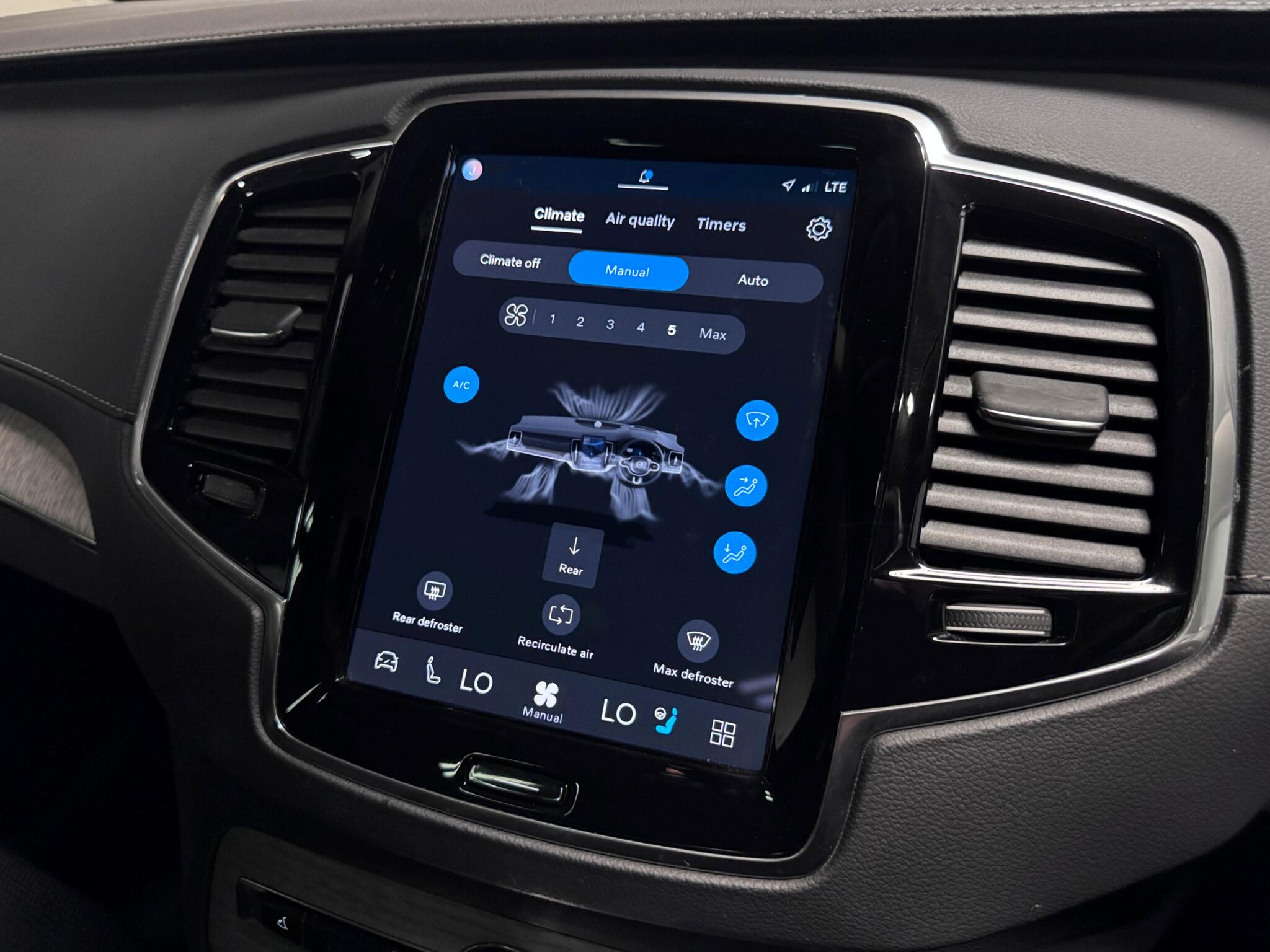 Volvo XC90 view 50
