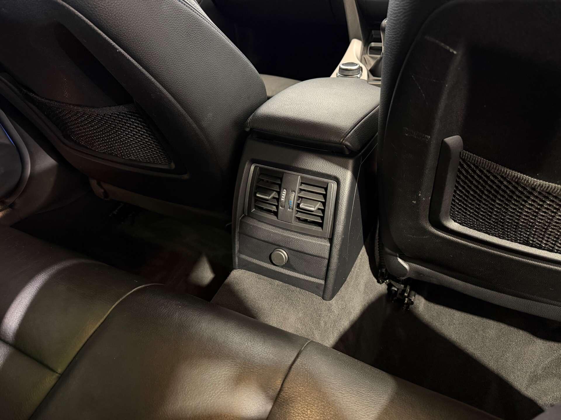 BMW 3 Series view 16