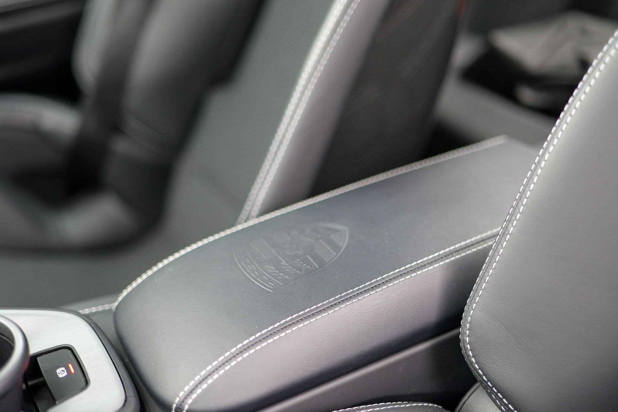 Porsche 911 view 18