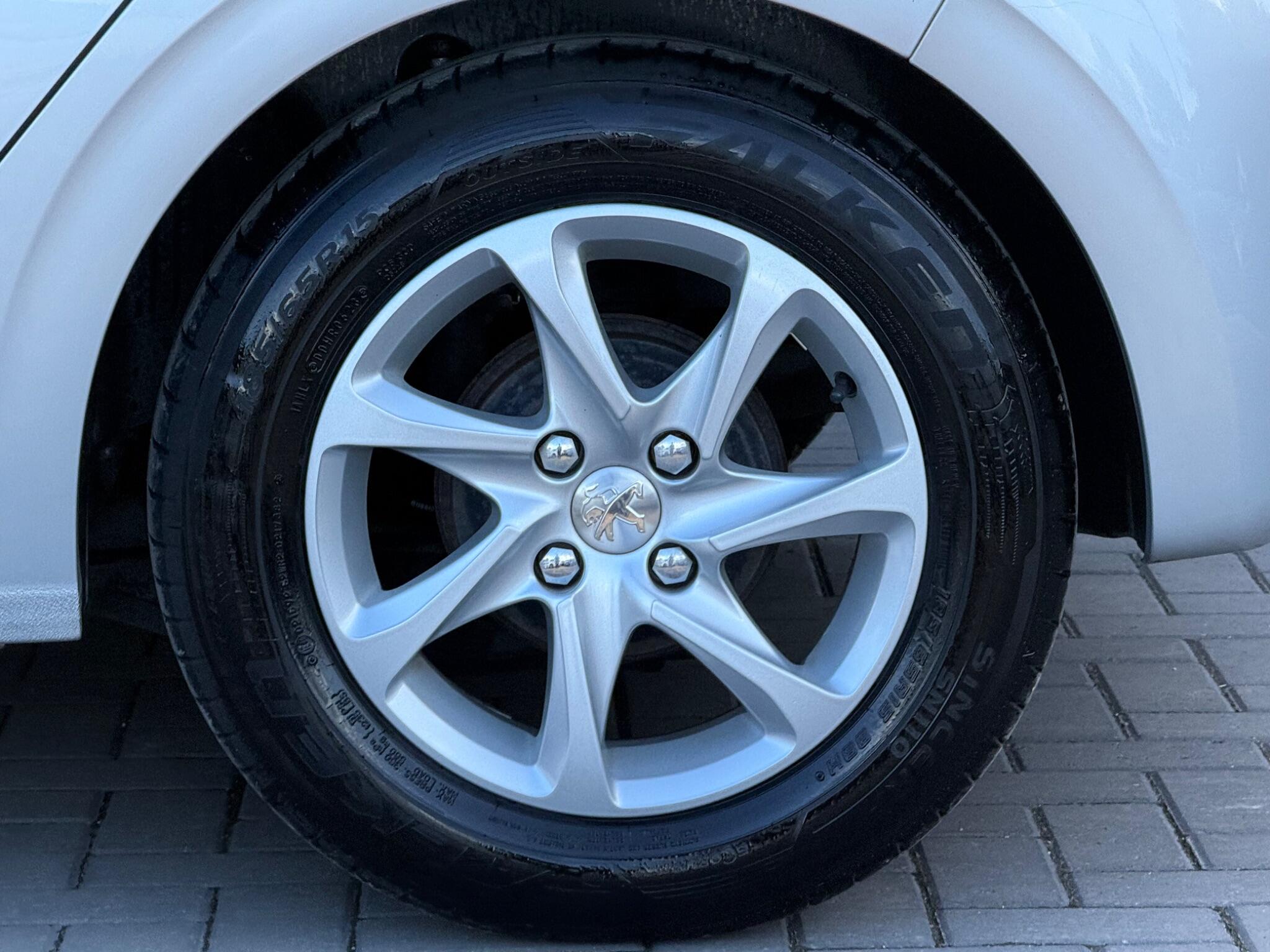 Peugeot 208 view 15