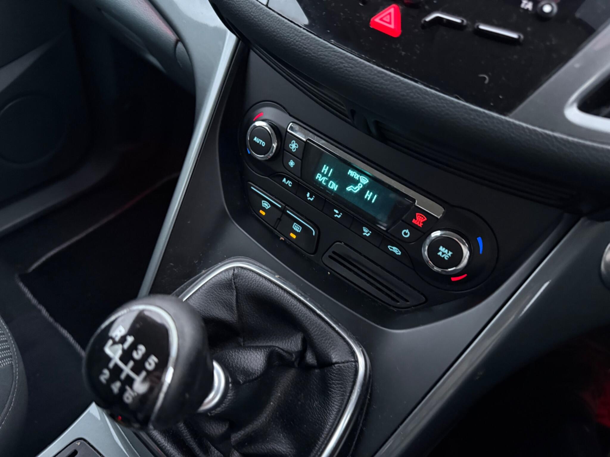 Ford C-Max 1.6 TDCi Titanium Euro 5 5dr — photo 35 of 104
