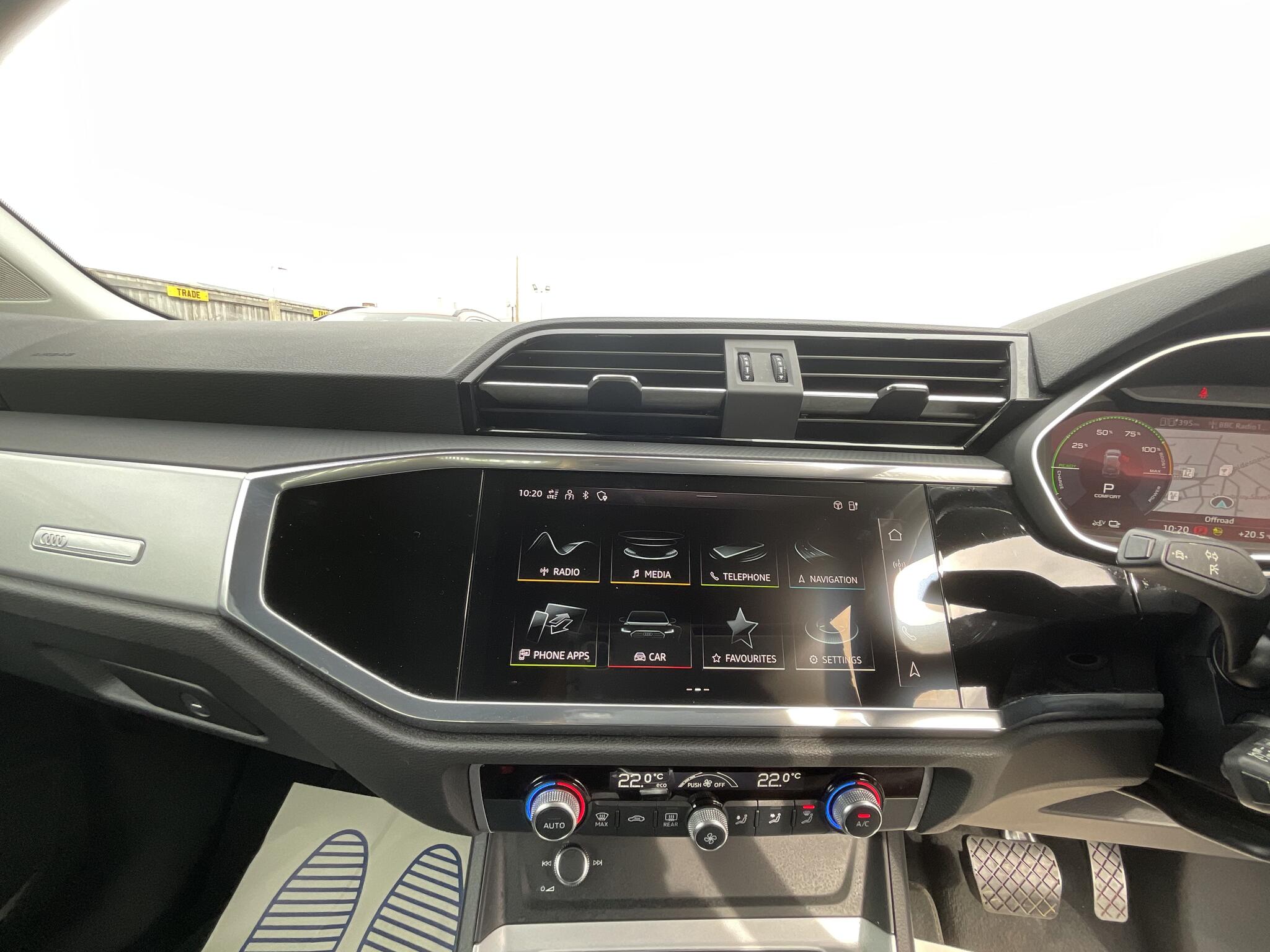 Audi Q3 view 25