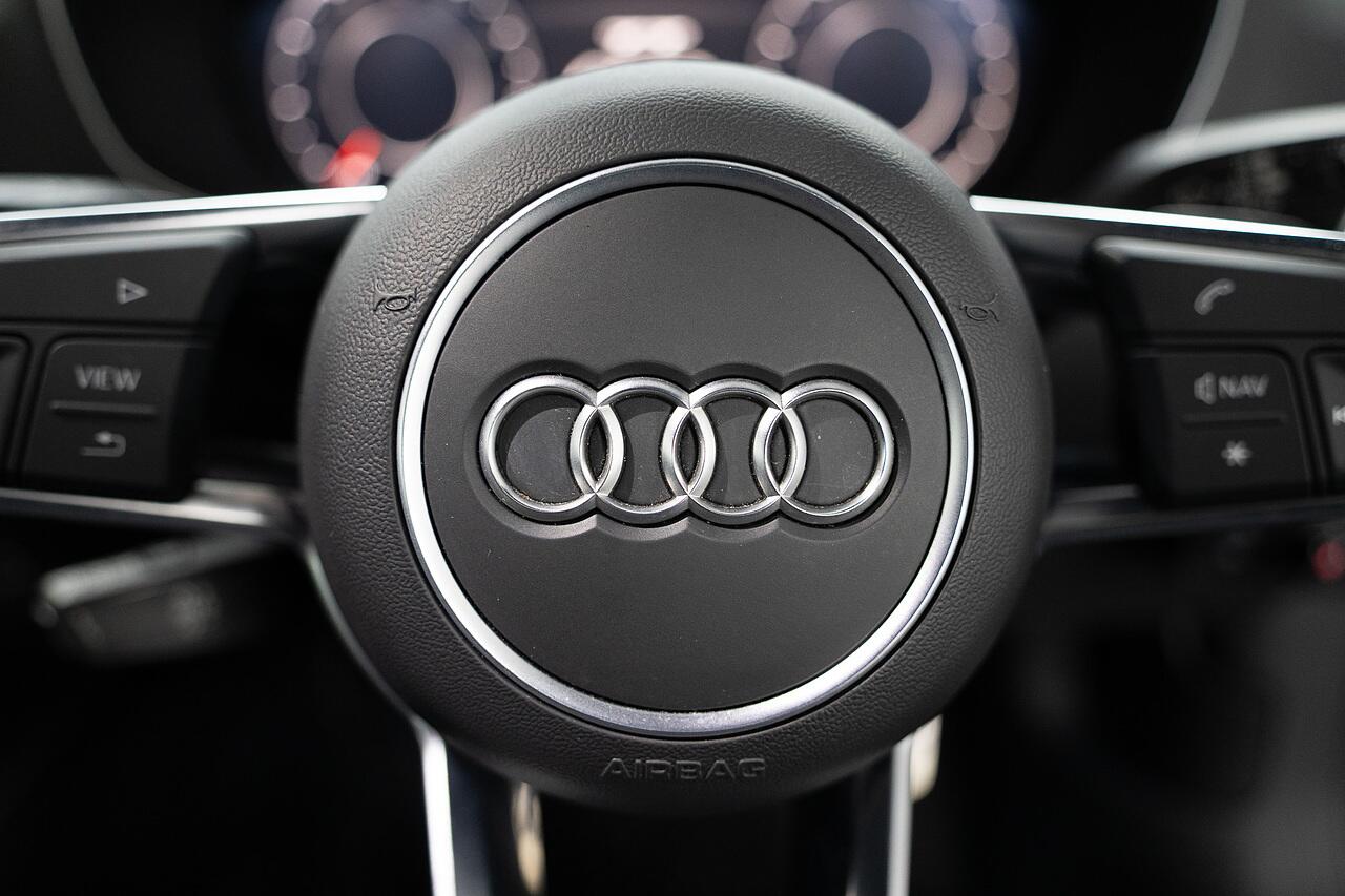 Audi TT view 10