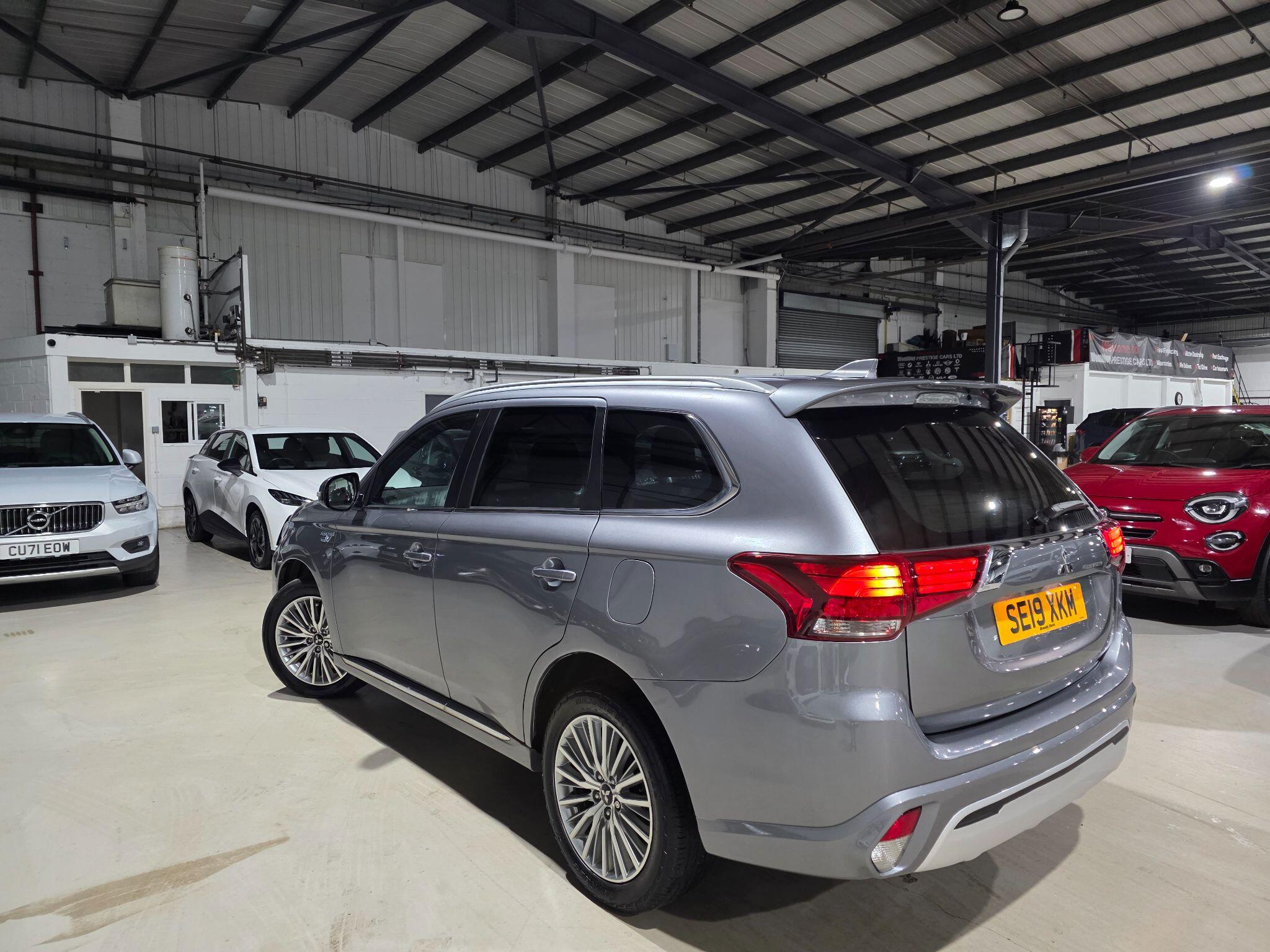 Mitsubishi Outlander view 27